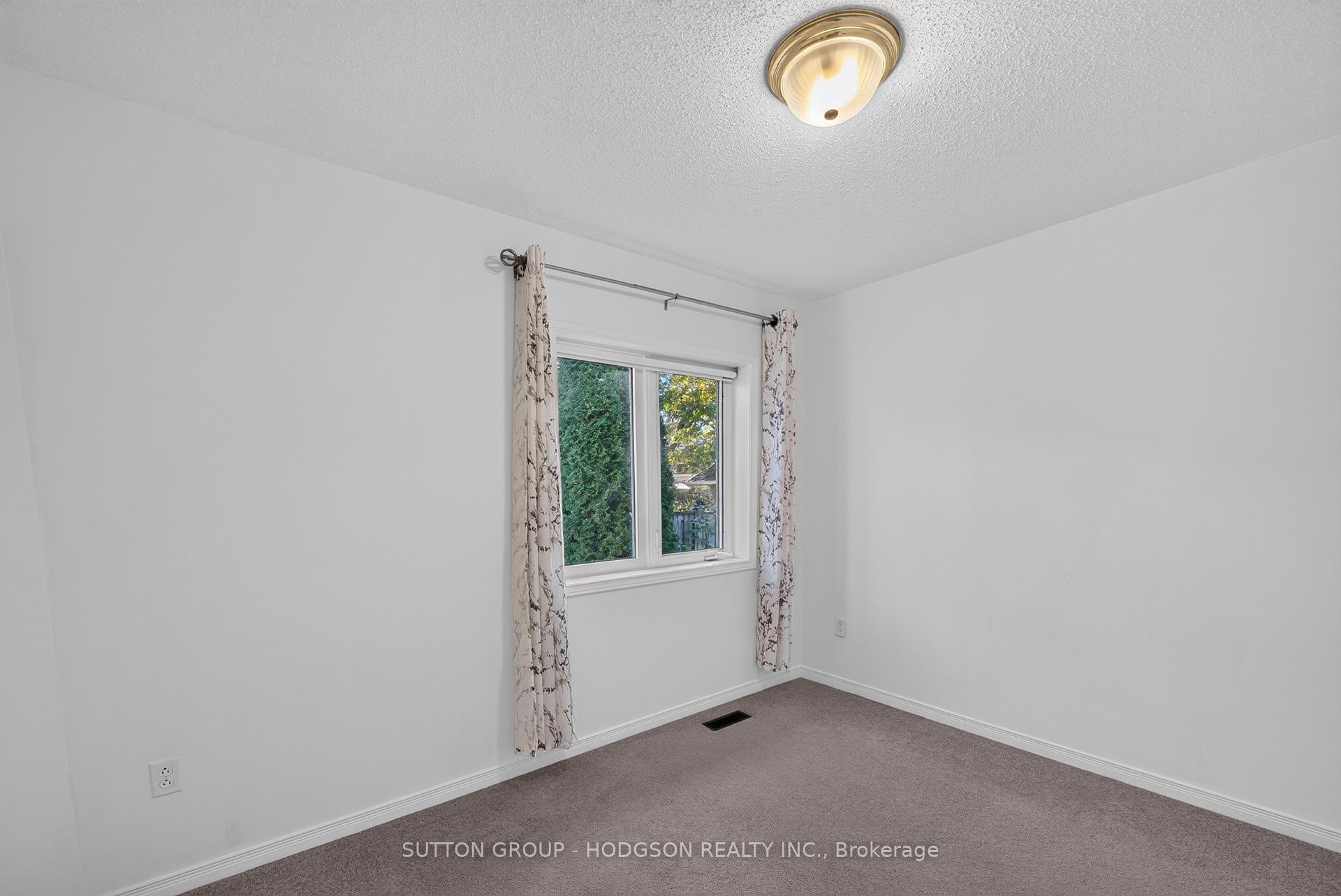 Photo 16 of 105 Tecumseh Avenue W, London, South E — HOMEH