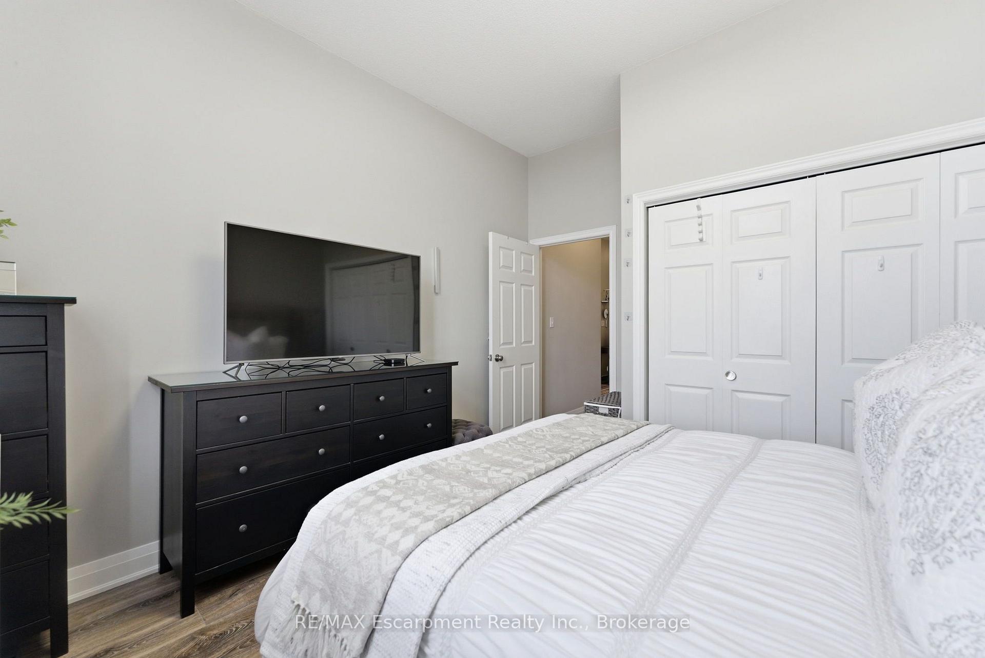 Photo 11 of Unit 322, 262 Dundas Street E, Hamilton, Waterdown — HOMEH