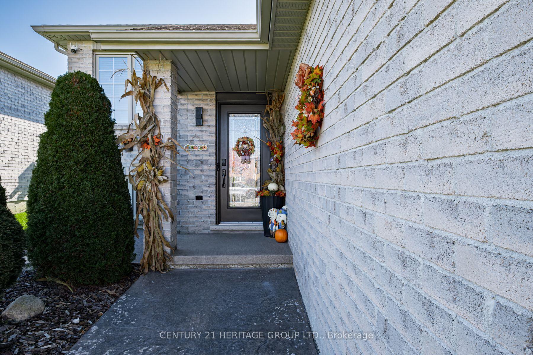 Photo 5 of 67 McGuiness Drive, Brantford, Tutela Heights — HOMEH