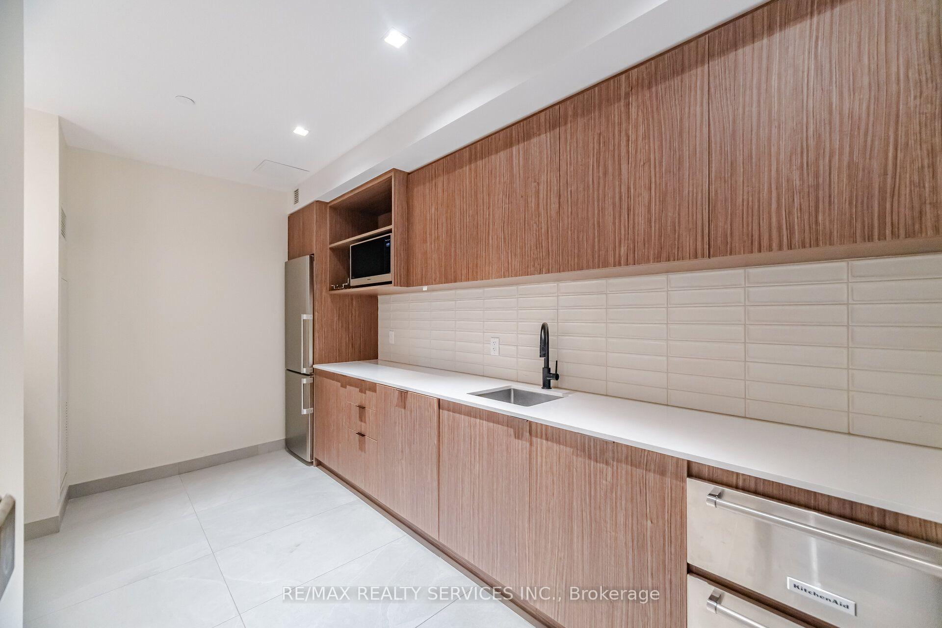 Photo 43 of Unit 620, 185 Dunlop Street E, Barrie, Lakeshore — HOMEH