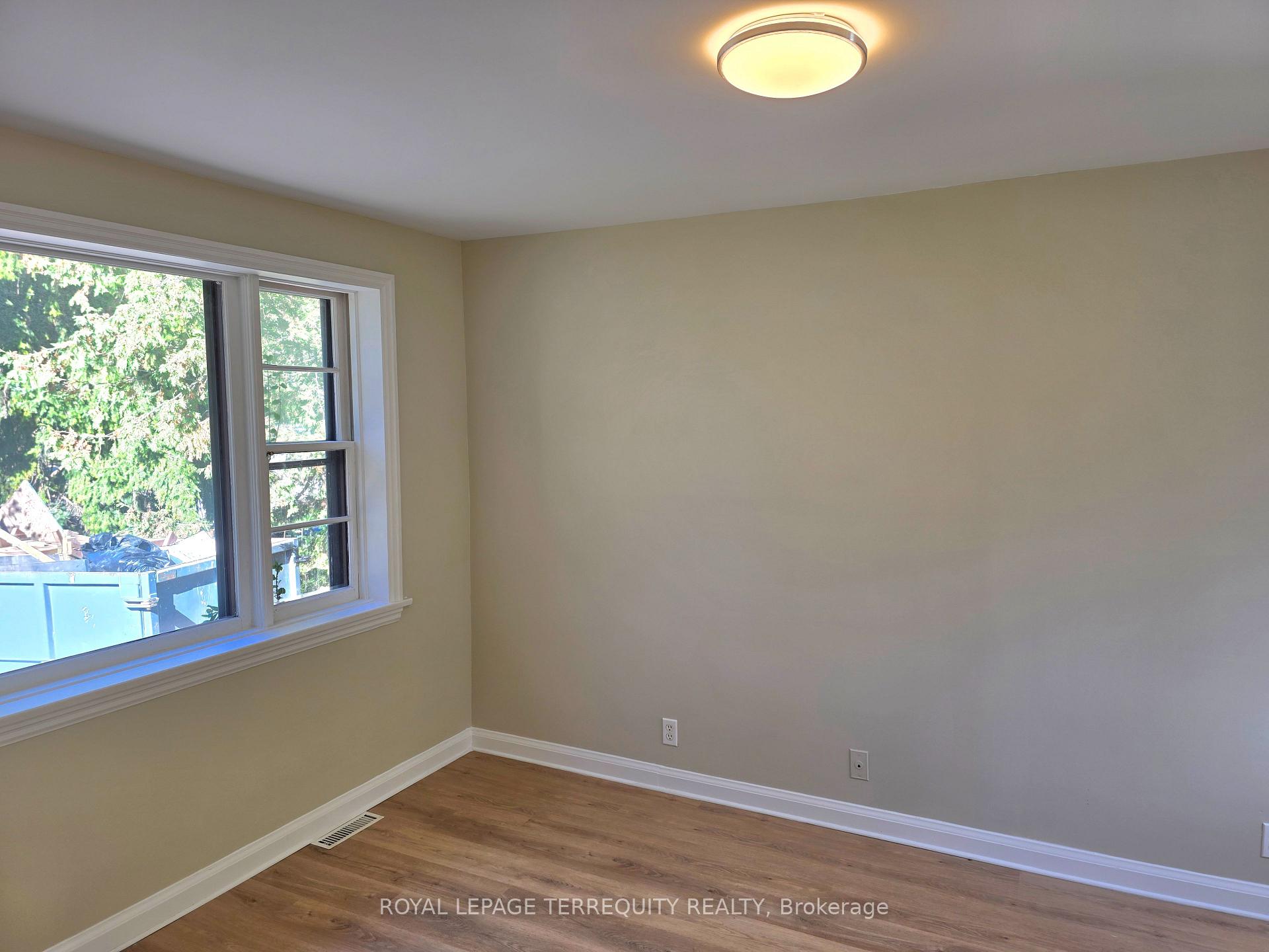 Photo 5 of 107 Cliffcrest Drive, Scarborough, Cliffcrest — HOMEH