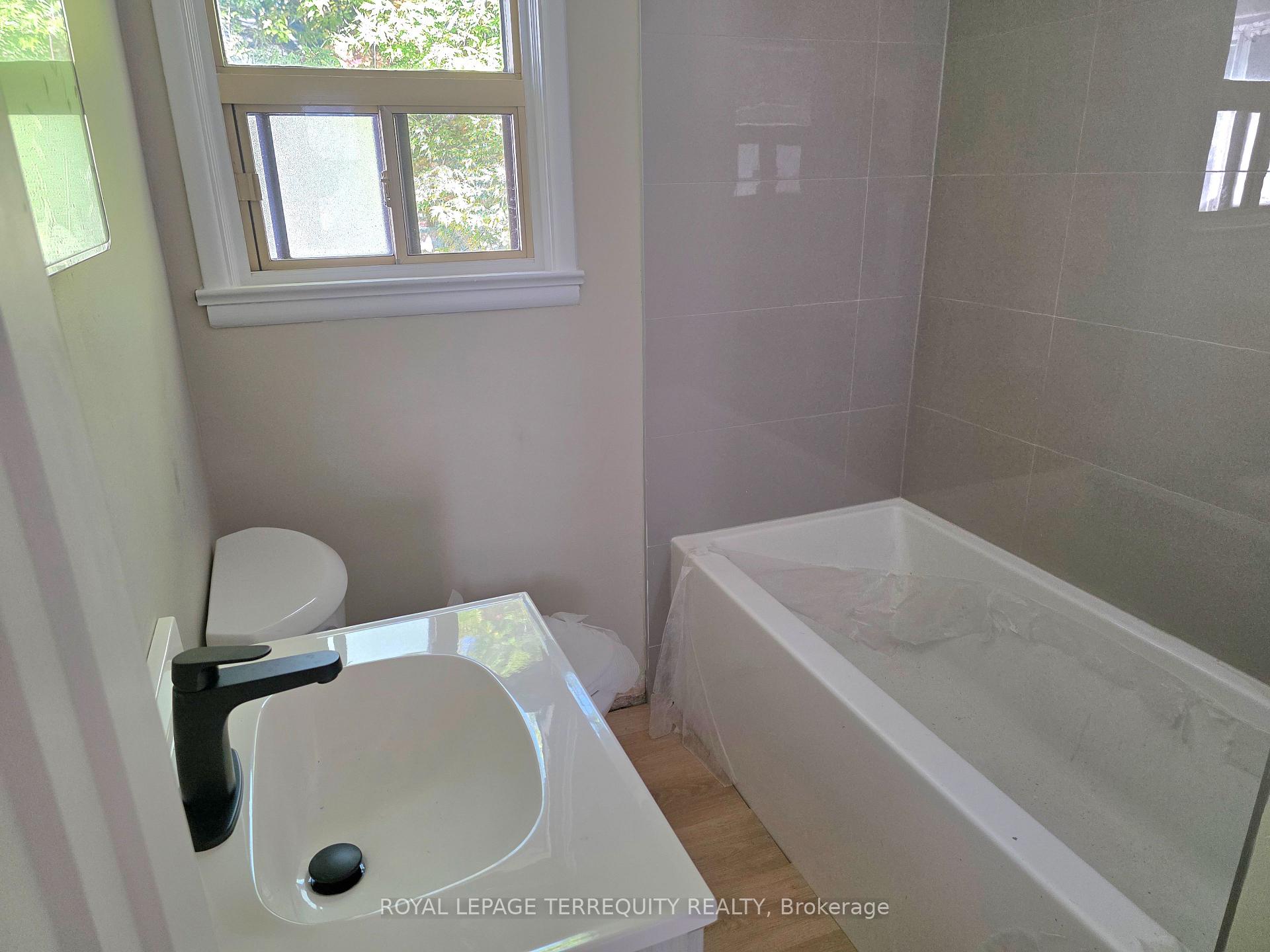 Photo 8 of 107 Cliffcrest Drive, Scarborough, Cliffcrest — HOMEH
