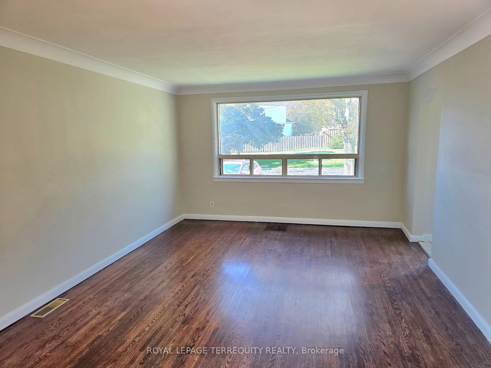 Photo 9 of 107 Cliffcrest Drive, Scarborough, Cliffcrest — HOMEH