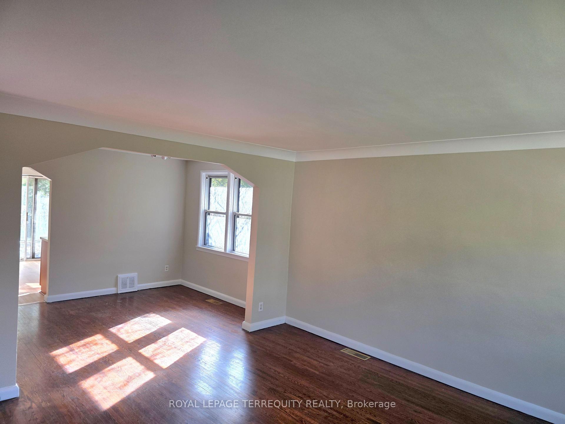 Photo 10 of 107 Cliffcrest Drive, Scarborough, Cliffcrest — HOMEH
