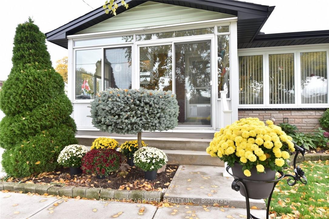 Photo 1 of 137 Fielding Crescent, Hamilton, Lawfield — HOMEH