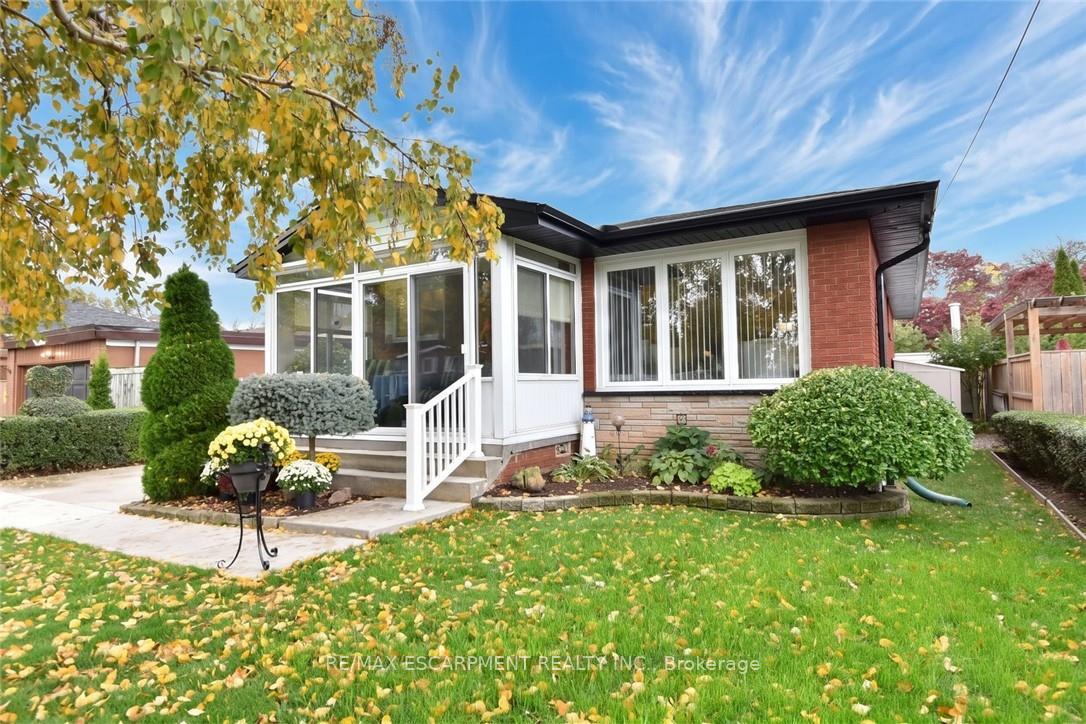 Photo 5 of 137 Fielding Crescent, Hamilton, Lawfield — HOMEH