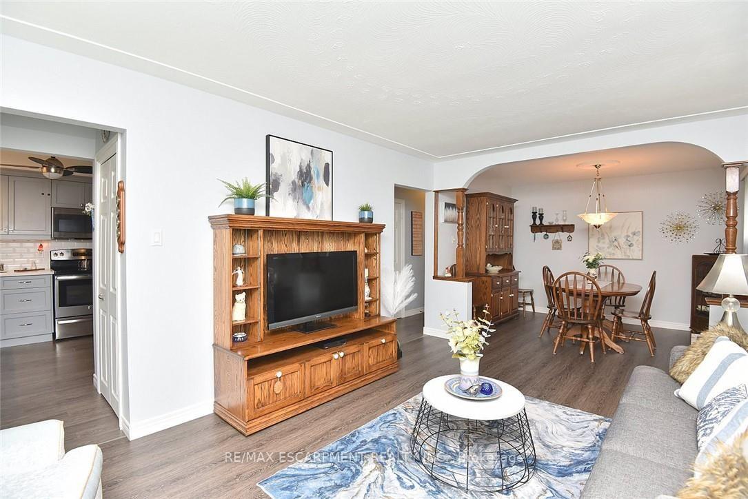 Photo 6 of 137 Fielding Crescent, Hamilton, Lawfield — HOMEH