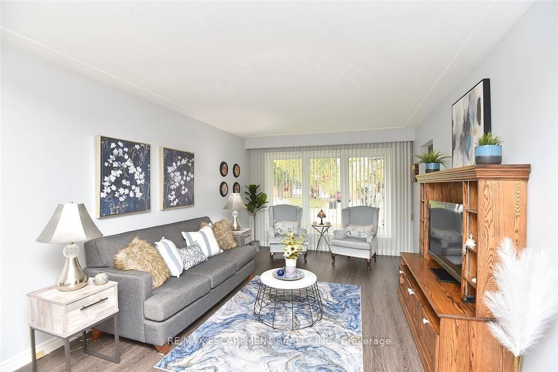 Photo 8 of 137 Fielding Crescent, Hamilton, Lawfield — HOMEH