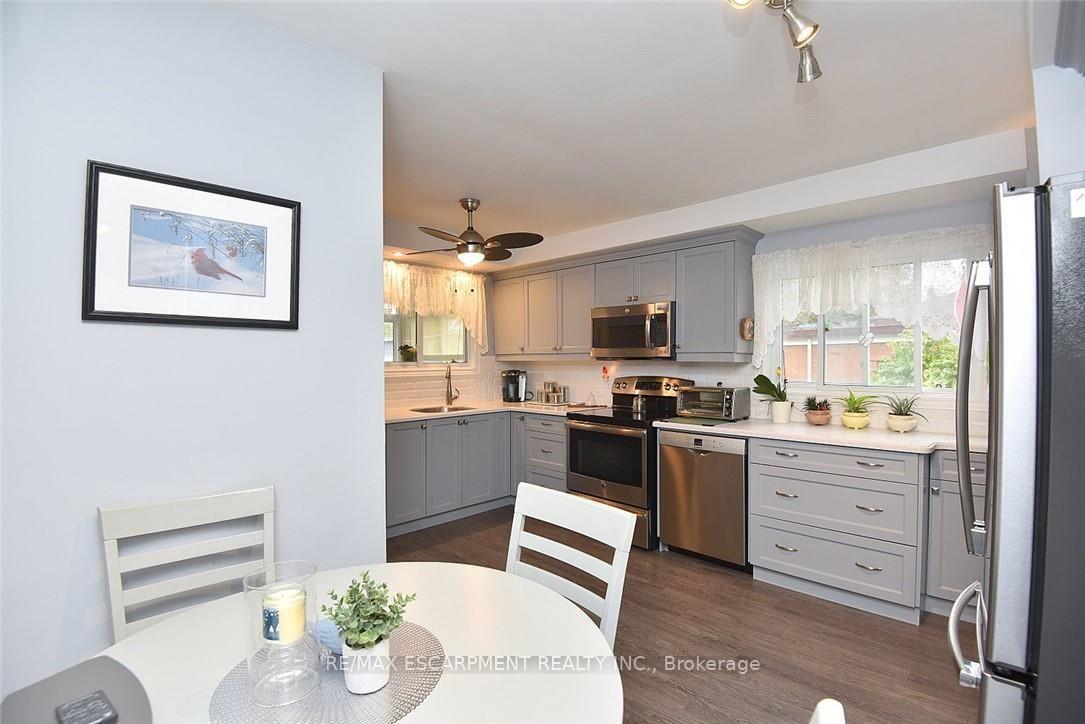 Photo 13 of 137 Fielding Crescent, Hamilton, Lawfield — HOMEH