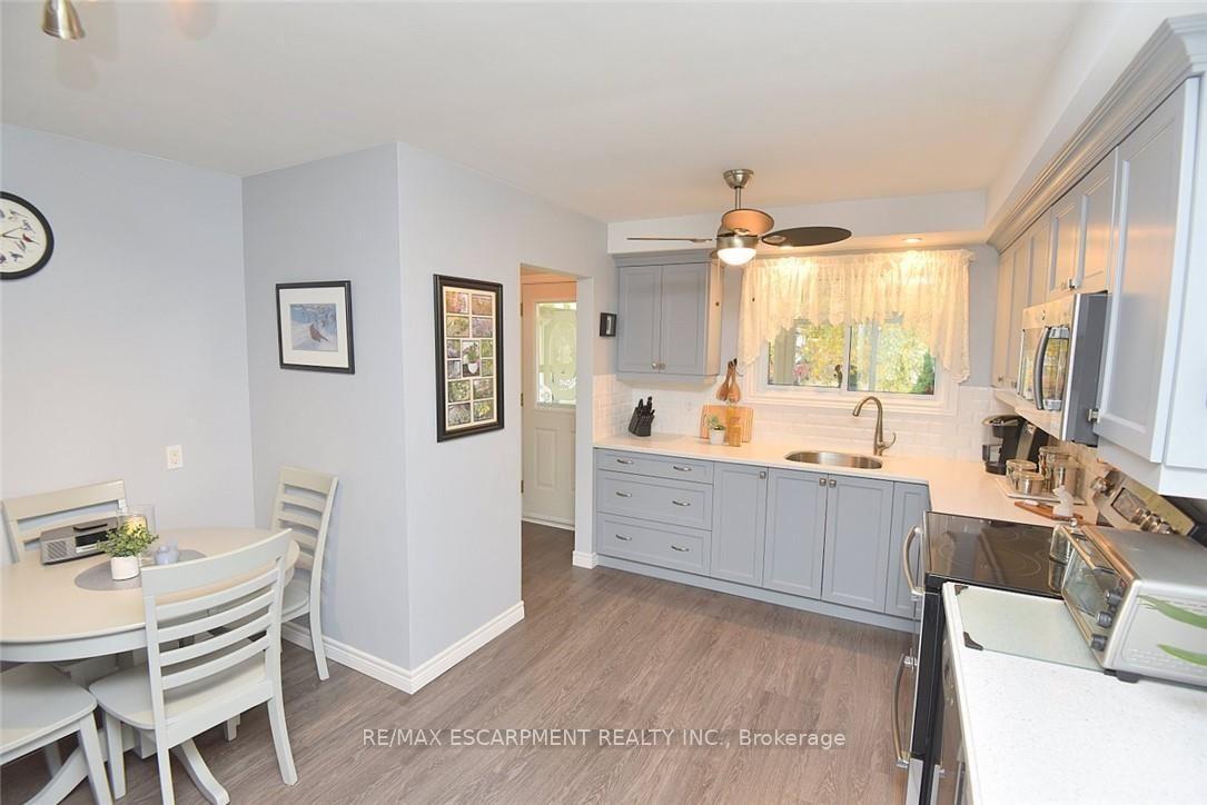 Photo 14 of 137 Fielding Crescent, Hamilton, Lawfield — HOMEH