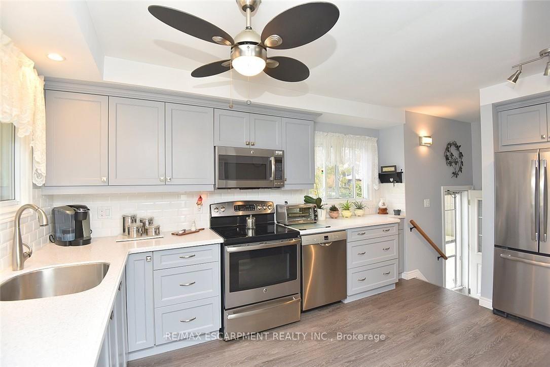 Photo 16 of 137 Fielding Crescent, Hamilton, Lawfield — HOMEH