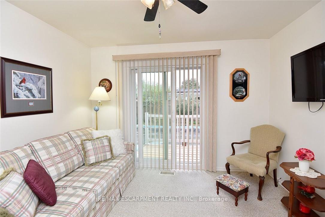 Photo 23 of 137 Fielding Crescent, Hamilton, Lawfield — HOMEH