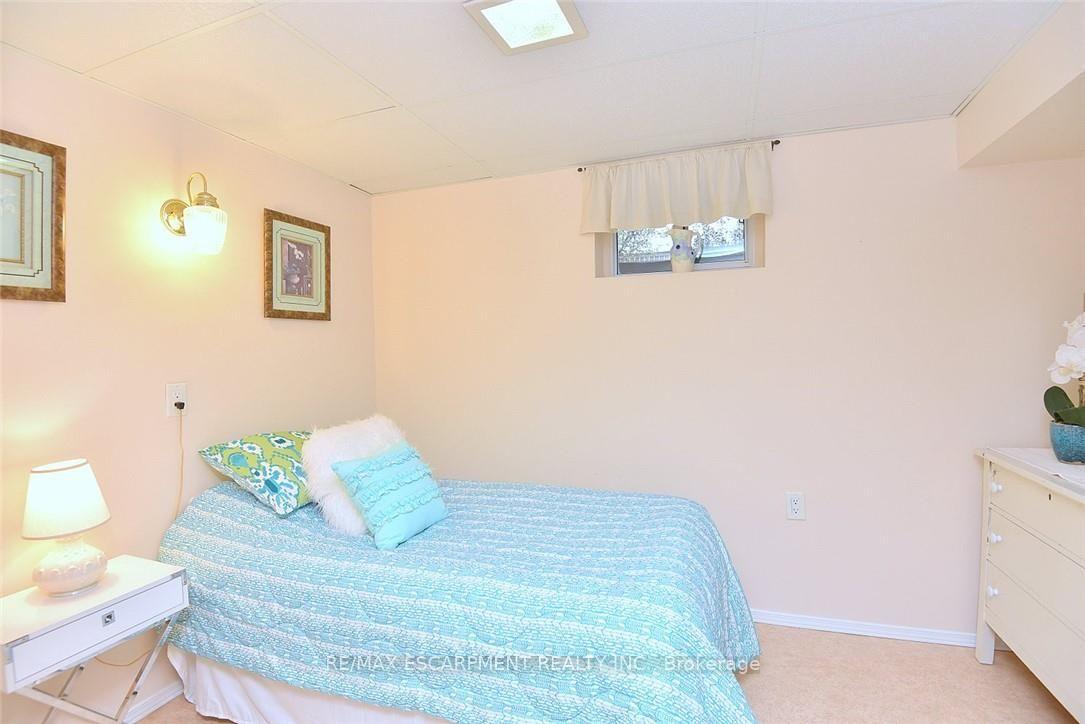 Photo 28 of 137 Fielding Crescent, Hamilton, Lawfield — HOMEH