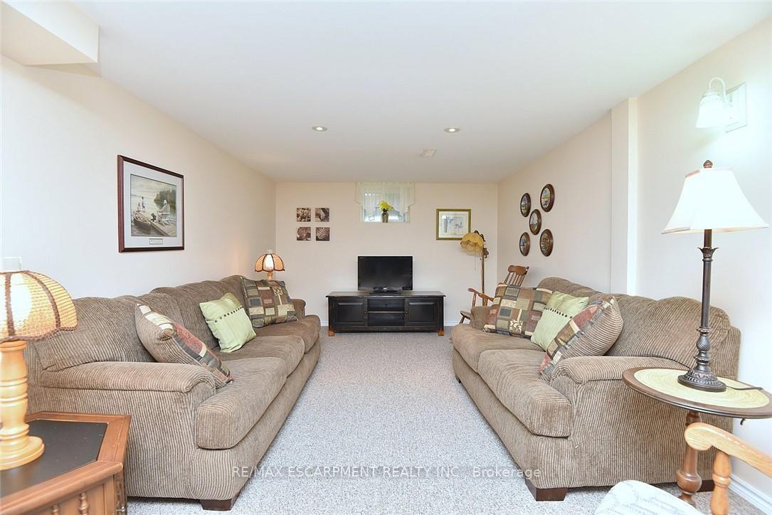 Photo 31 of 137 Fielding Crescent, Hamilton, Lawfield — HOMEH