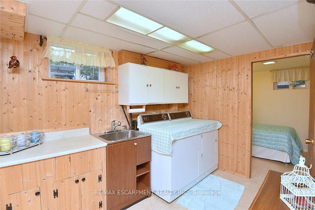 Photo 32 of 137 Fielding Crescent, Hamilton, Lawfield — HOMEH
