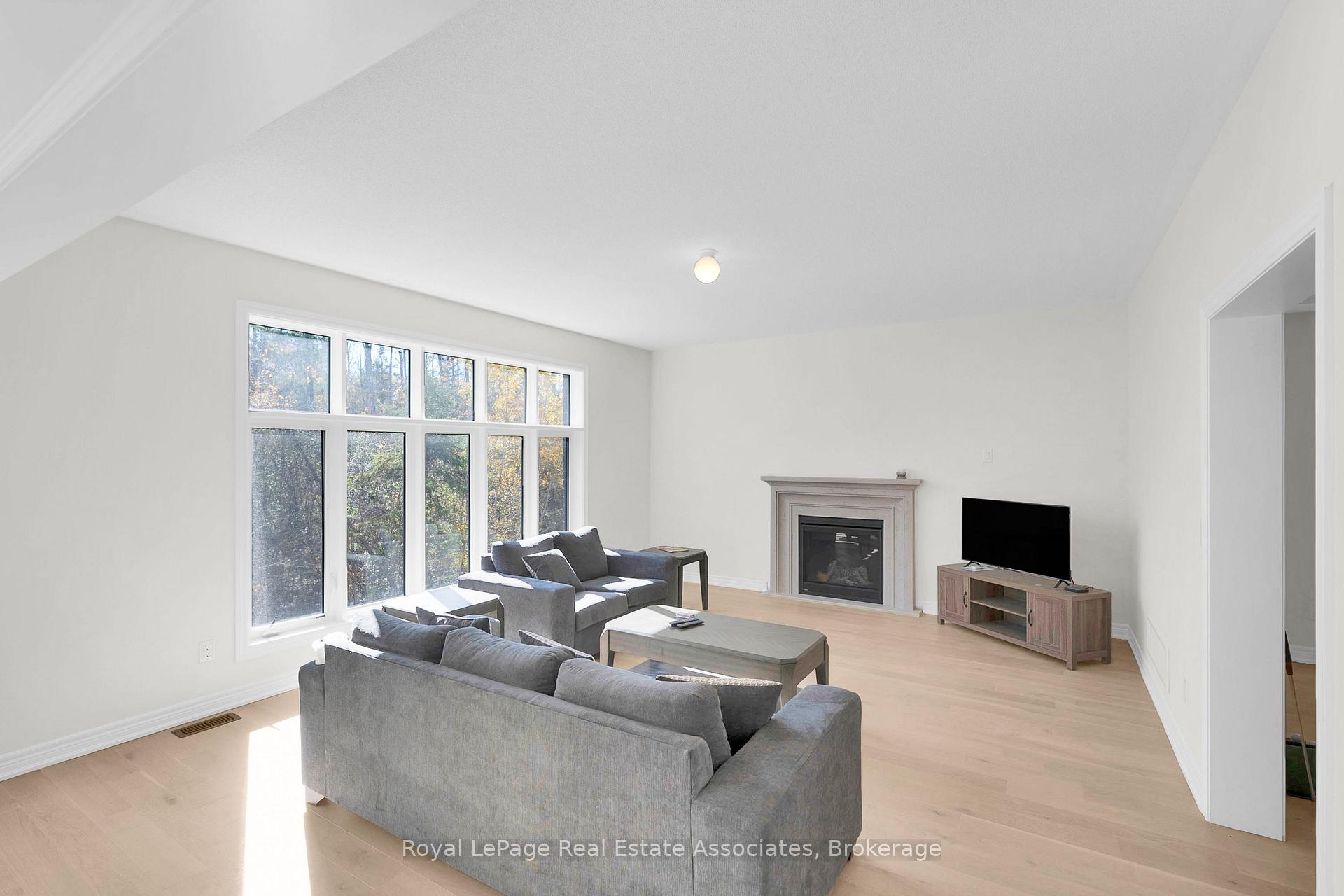 Photo 14 of 1418 Davis Loop, Innisfil, Lefroy — HOMEH