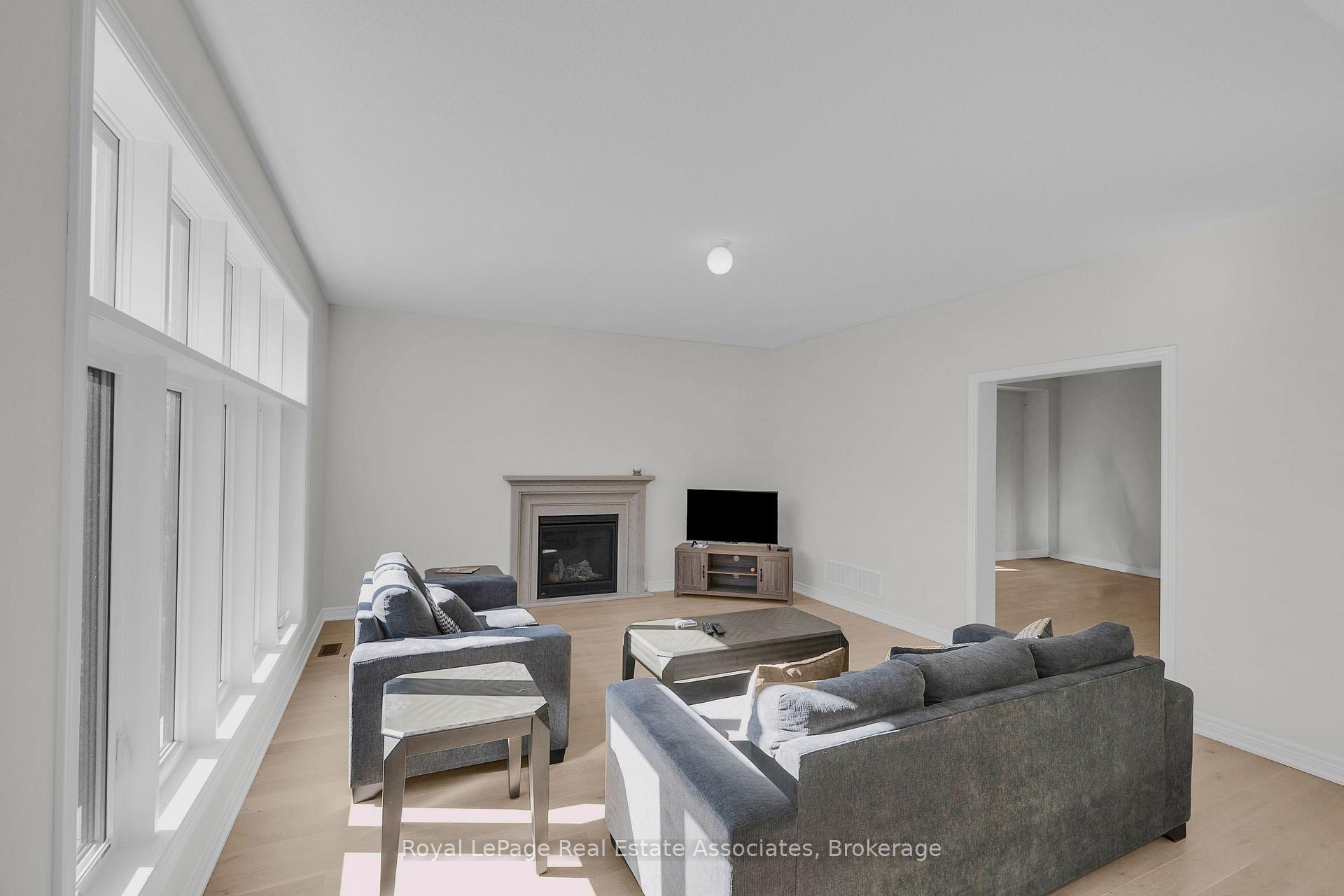 Photo 15 of 1418 Davis Loop, Innisfil, Lefroy — HOMEH