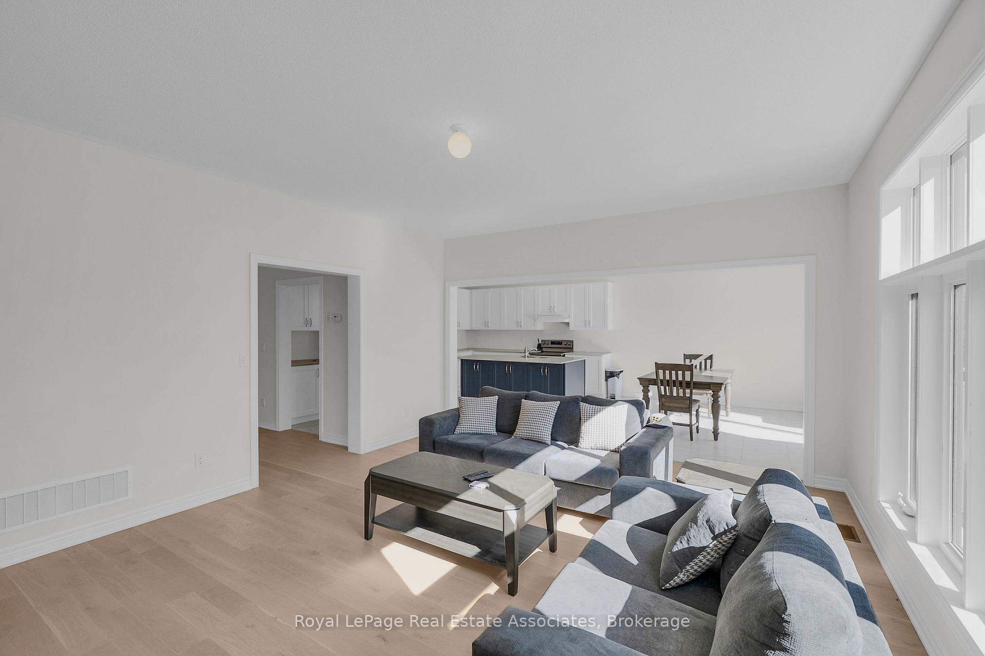Photo 16 of 1418 Davis Loop, Innisfil, Lefroy — HOMEH