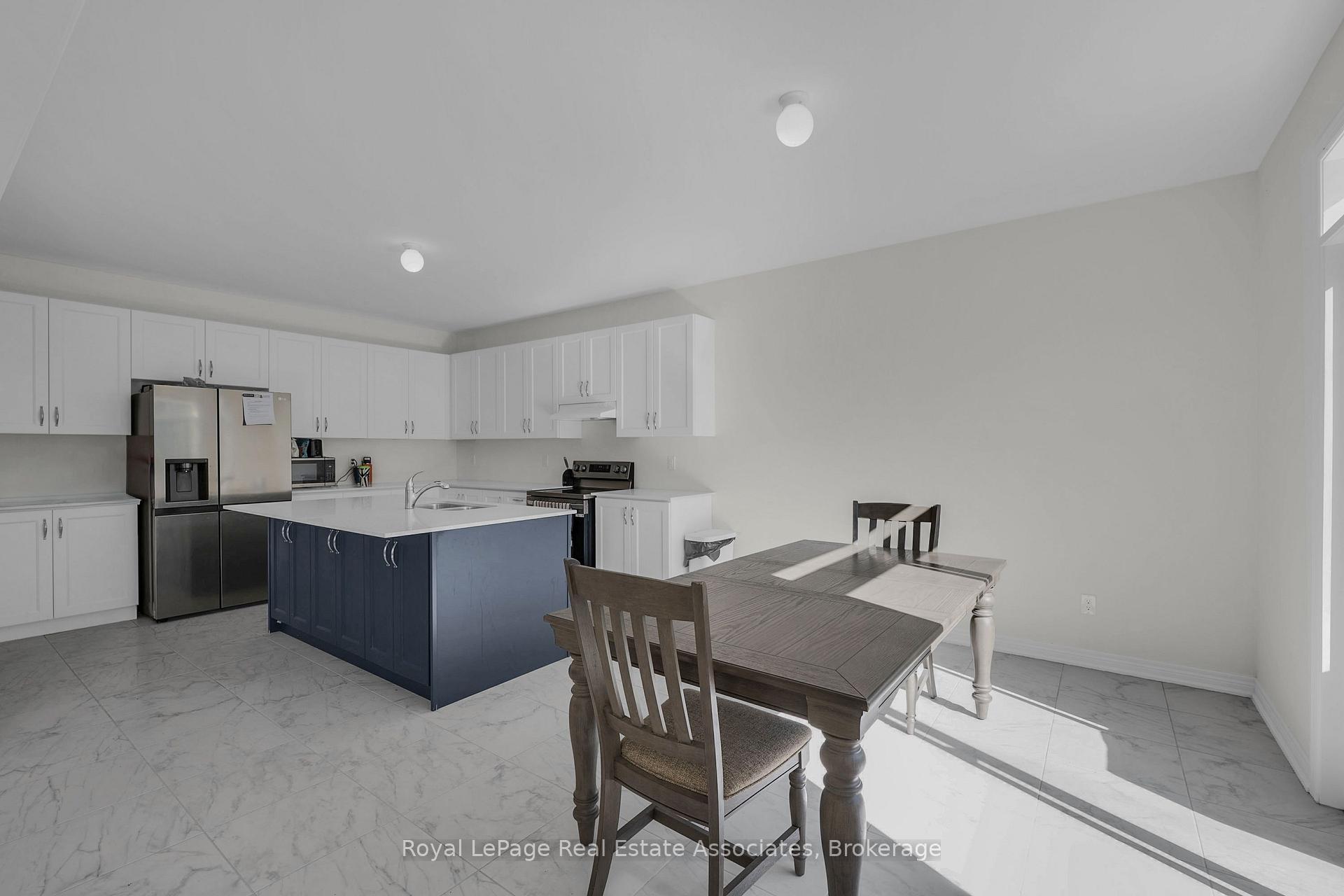 Photo 17 of 1418 Davis Loop, Innisfil, Lefroy — HOMEH