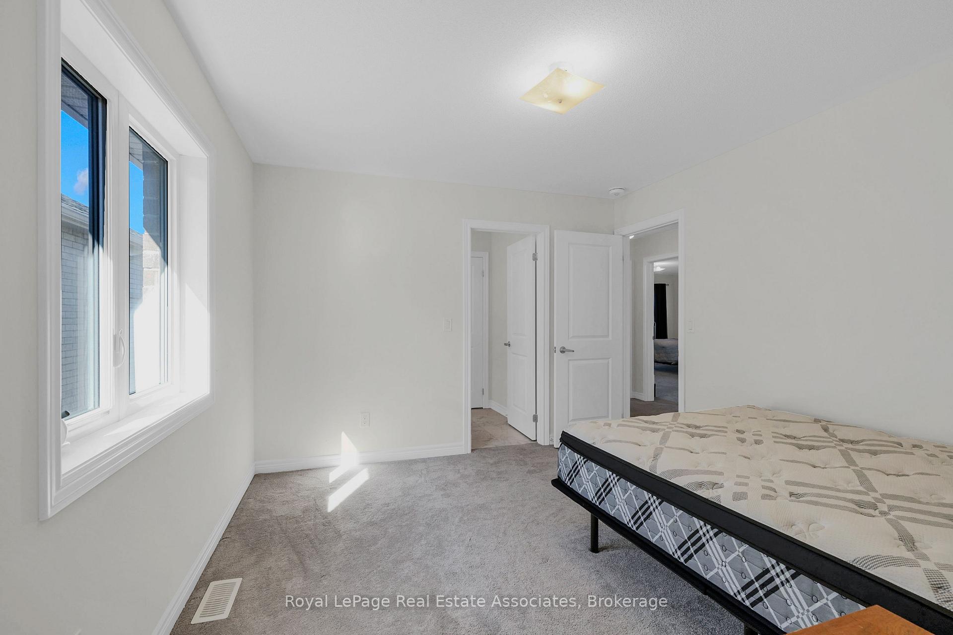 Photo 39 of 1418 Davis Loop, Innisfil, Lefroy — HOMEH
