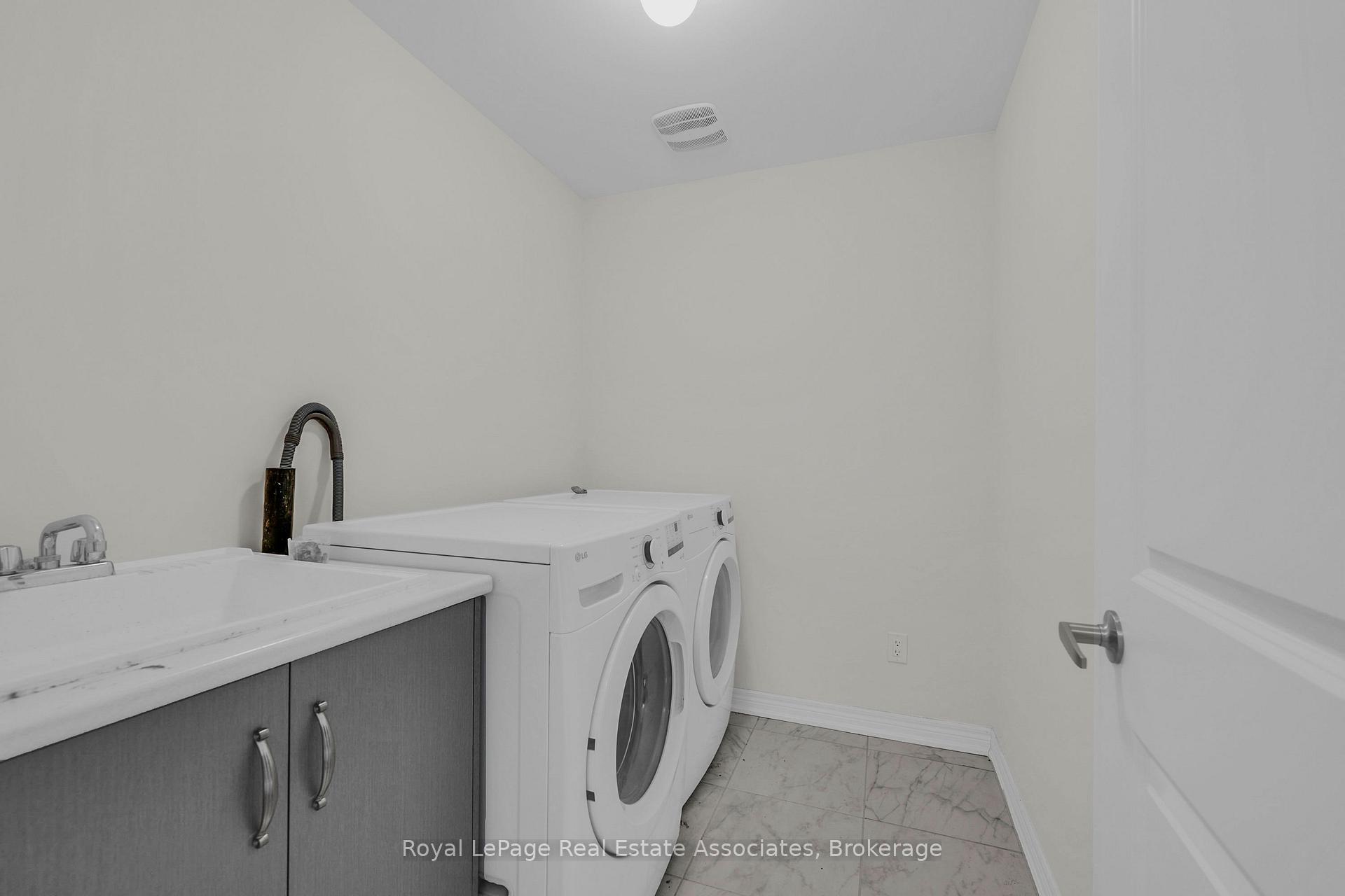 Photo 42 of 1418 Davis Loop, Innisfil, Lefroy — HOMEH