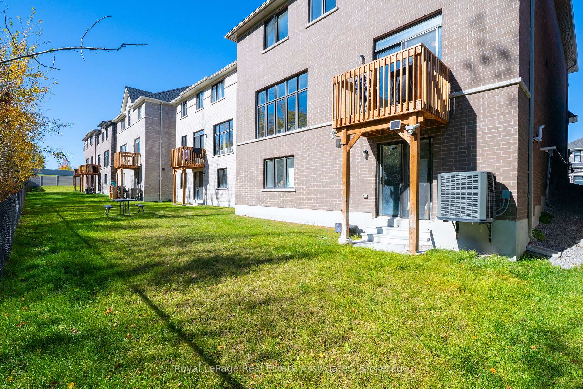 Photo 43 of 1418 Davis Loop, Innisfil, Lefroy — HOMEH