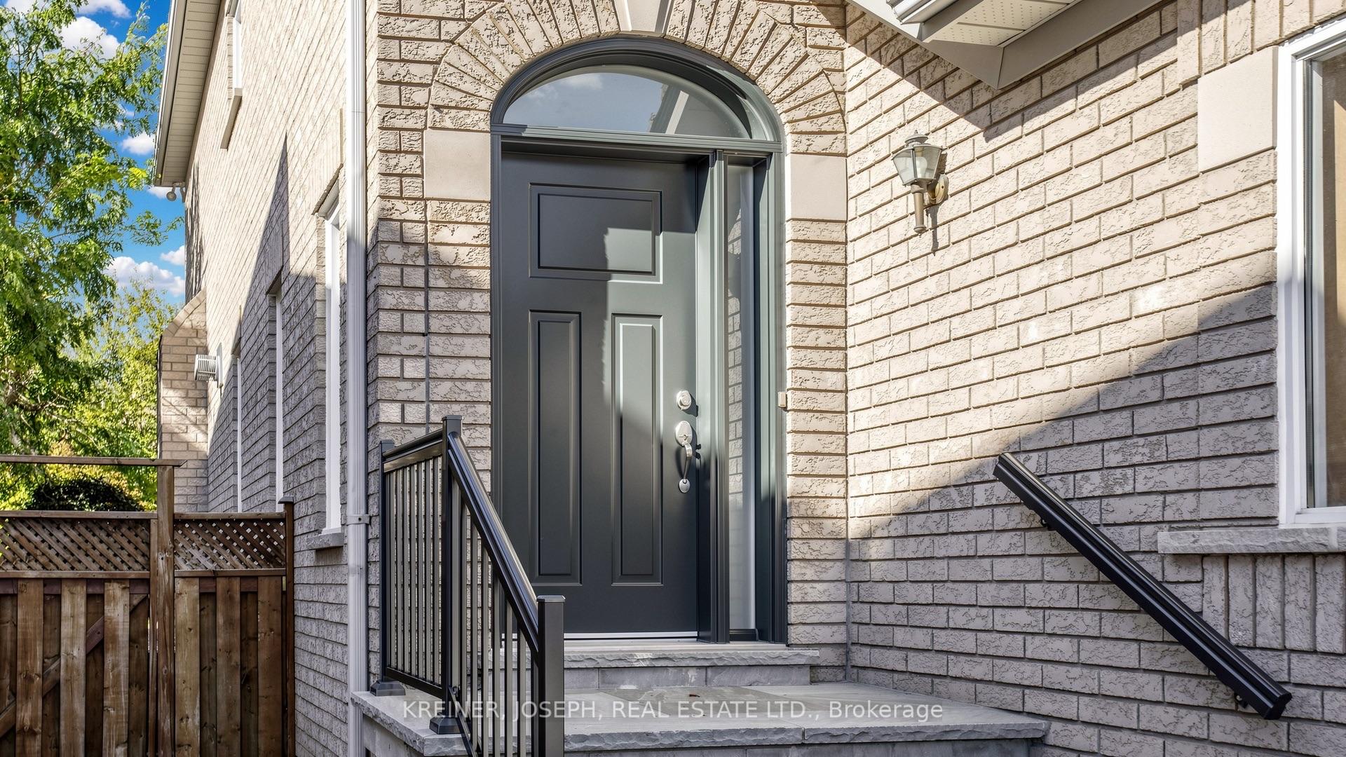 Photo 3 of 102 Mojave Crescent, Richmond Hill, Westbrook — HOMEH