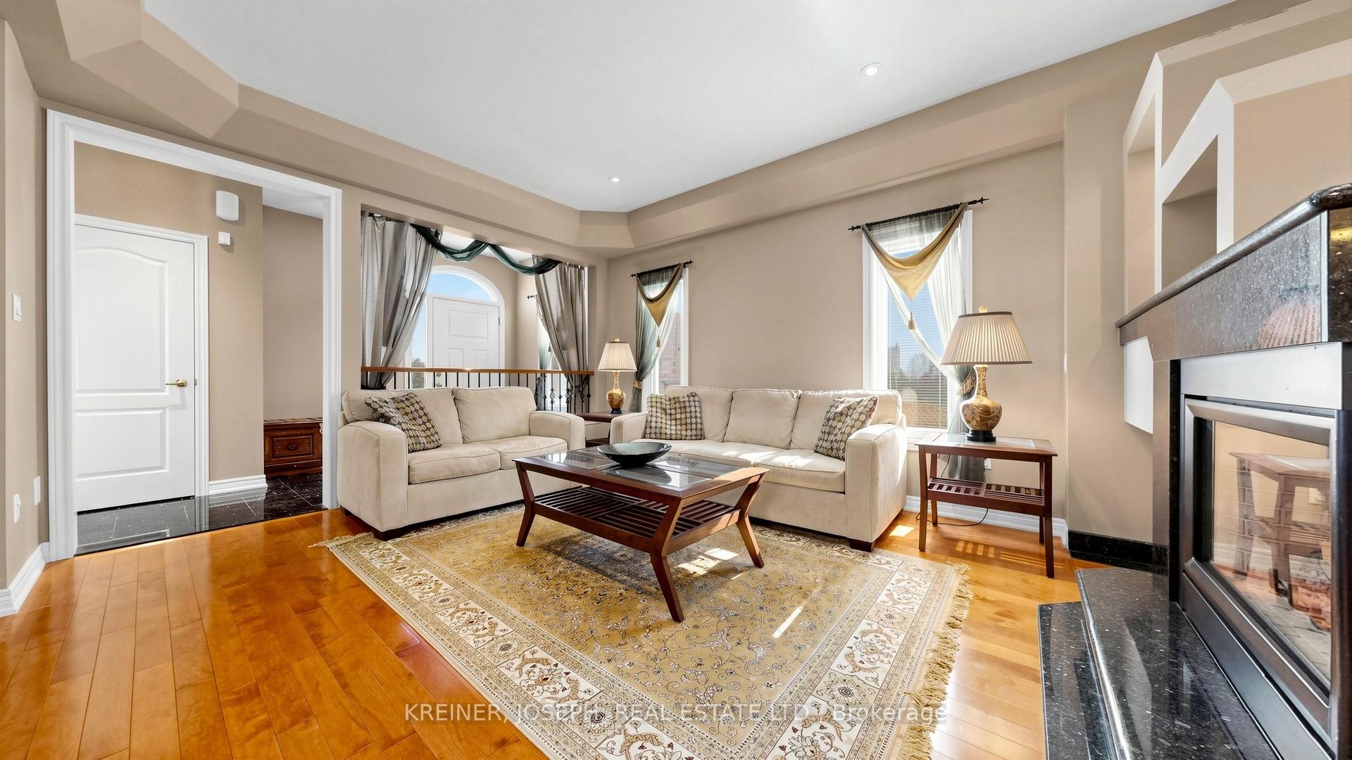 Photo 5 of 102 Mojave Crescent, Richmond Hill, Westbrook — HOMEH