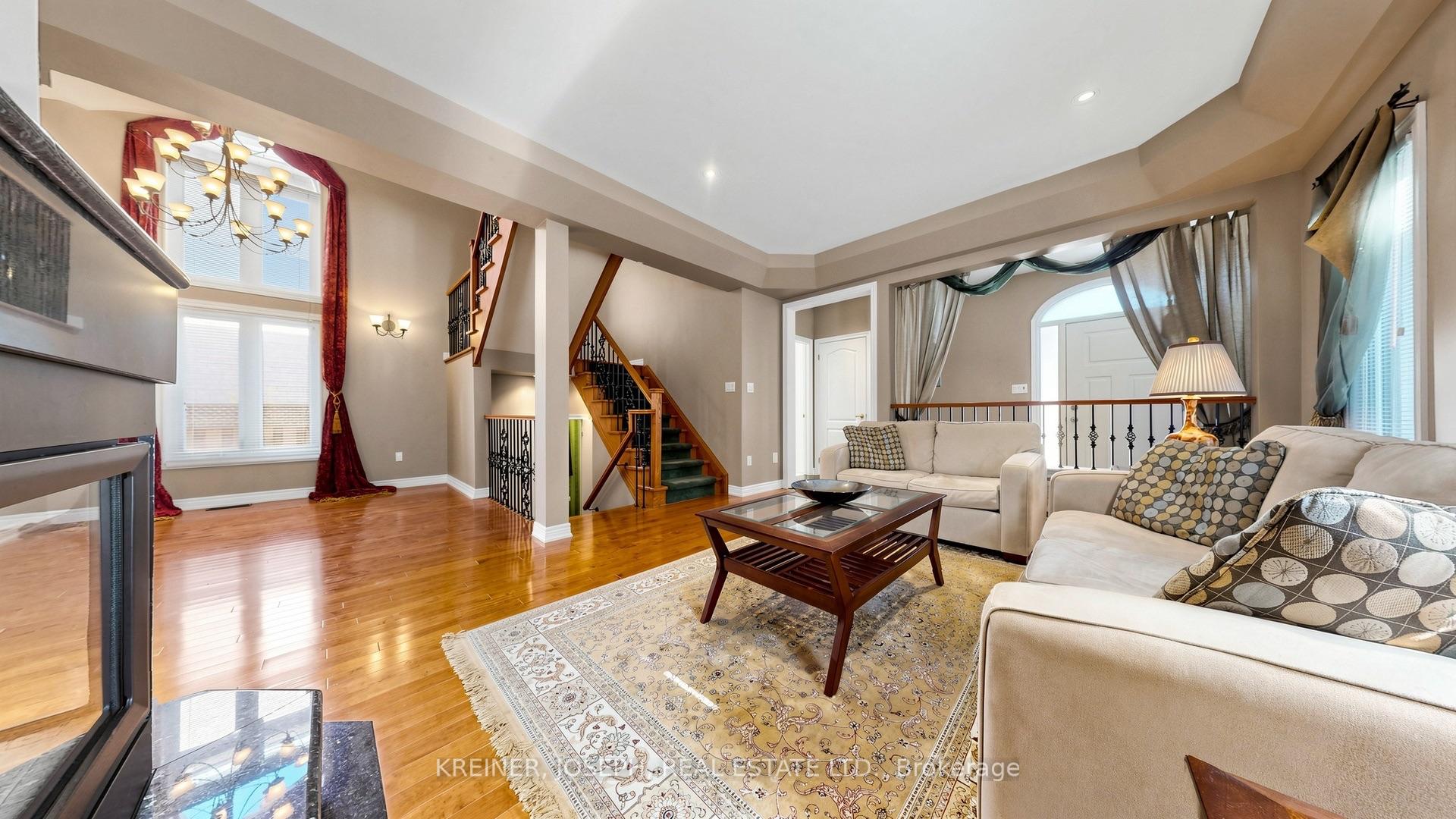 Photo 7 of 102 Mojave Crescent, Richmond Hill, Westbrook — HOMEH