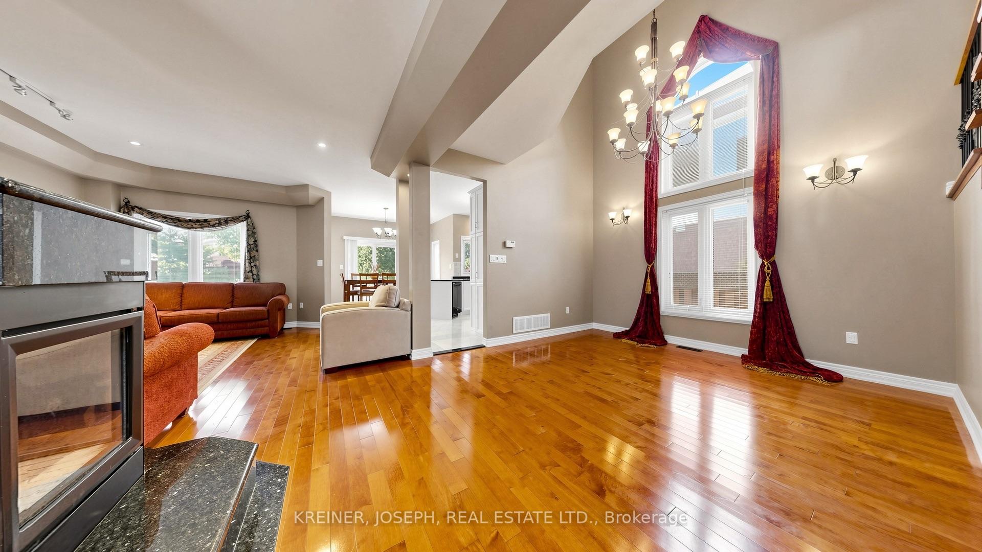 Photo 8 of 102 Mojave Crescent, Richmond Hill, Westbrook — HOMEH