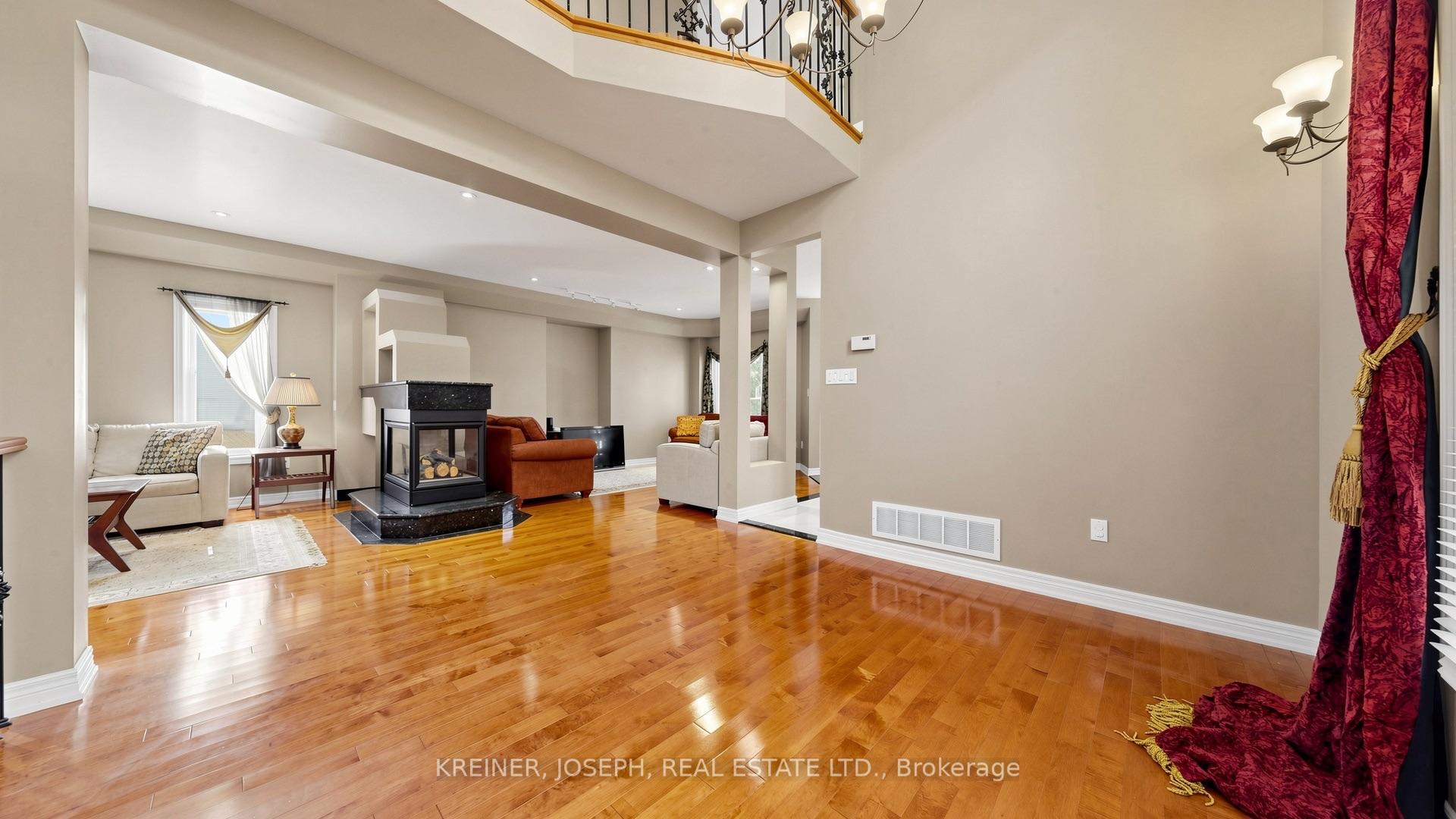 Photo 14 of 102 Mojave Crescent, Richmond Hill, Westbrook — HOMEH