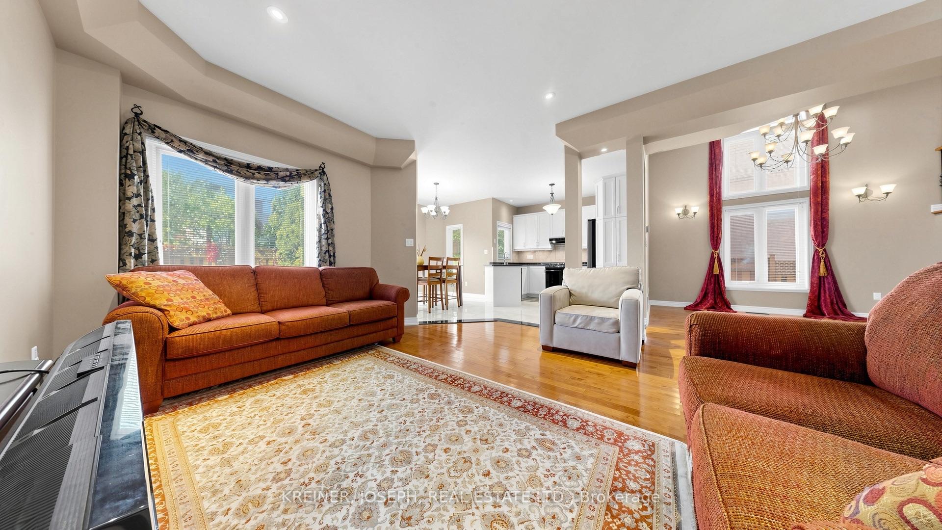 Photo 15 of 102 Mojave Crescent, Richmond Hill, Westbrook — HOMEH