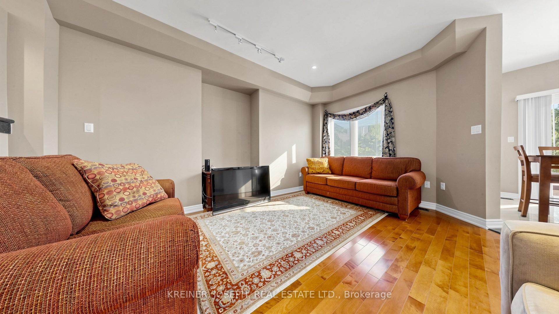 Photo 16 of 102 Mojave Crescent, Richmond Hill, Westbrook — HOMEH