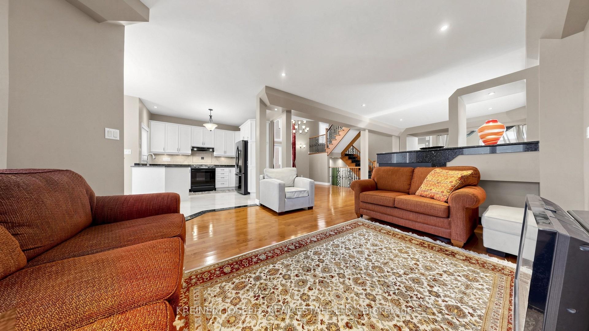 Photo 17 of 102 Mojave Crescent, Richmond Hill, Westbrook — HOMEH