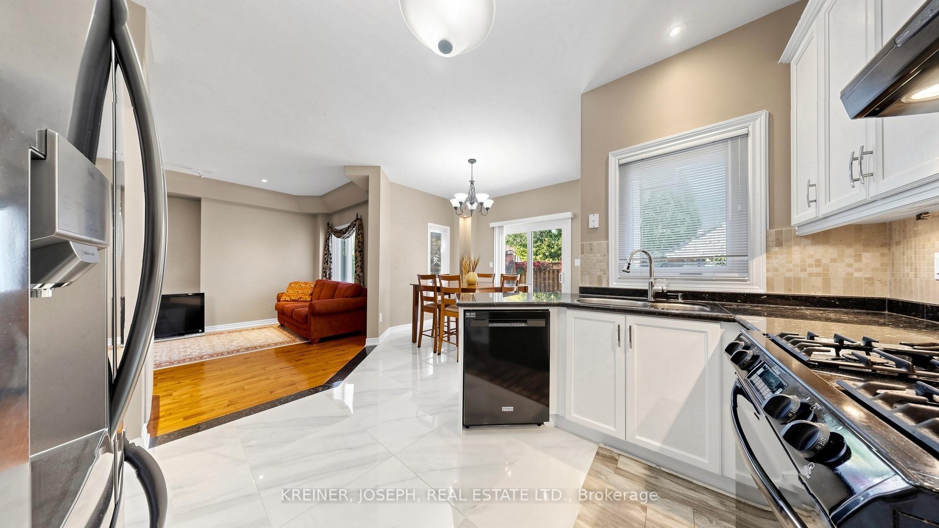 Photo 20 of 102 Mojave Crescent, Richmond Hill, Westbrook — HOMEH