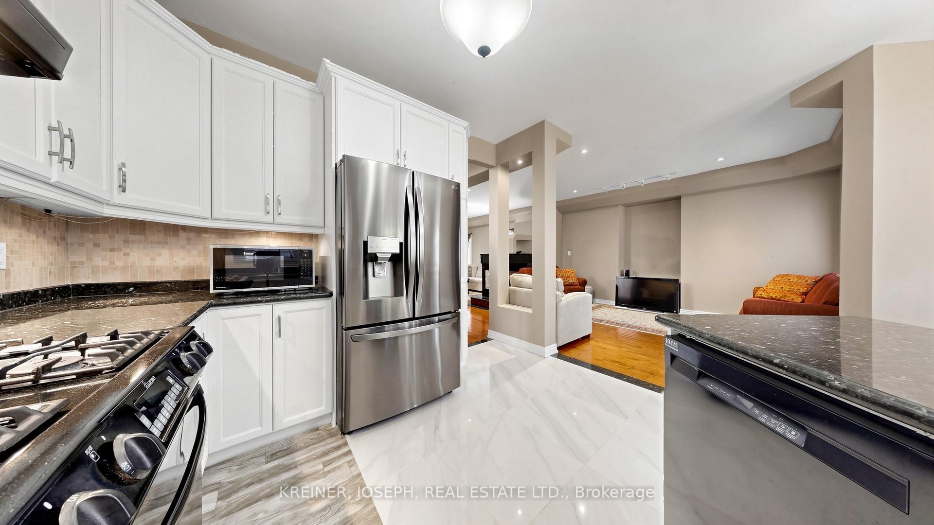Photo 21 of 102 Mojave Crescent, Richmond Hill, Westbrook — HOMEH