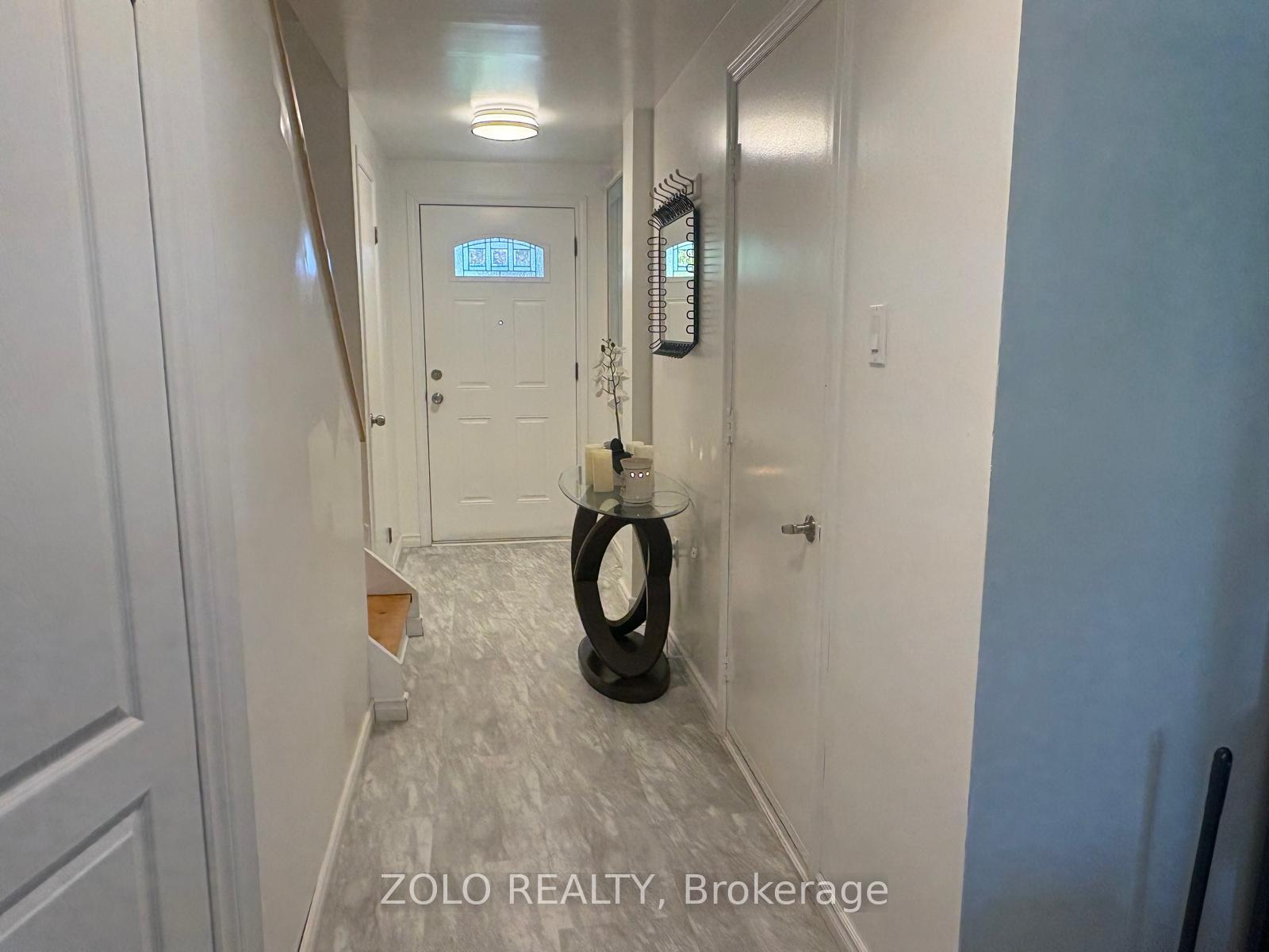 Photo 5 of 147 Burns Circle, Barrie, Letitia Heights — HOMEH