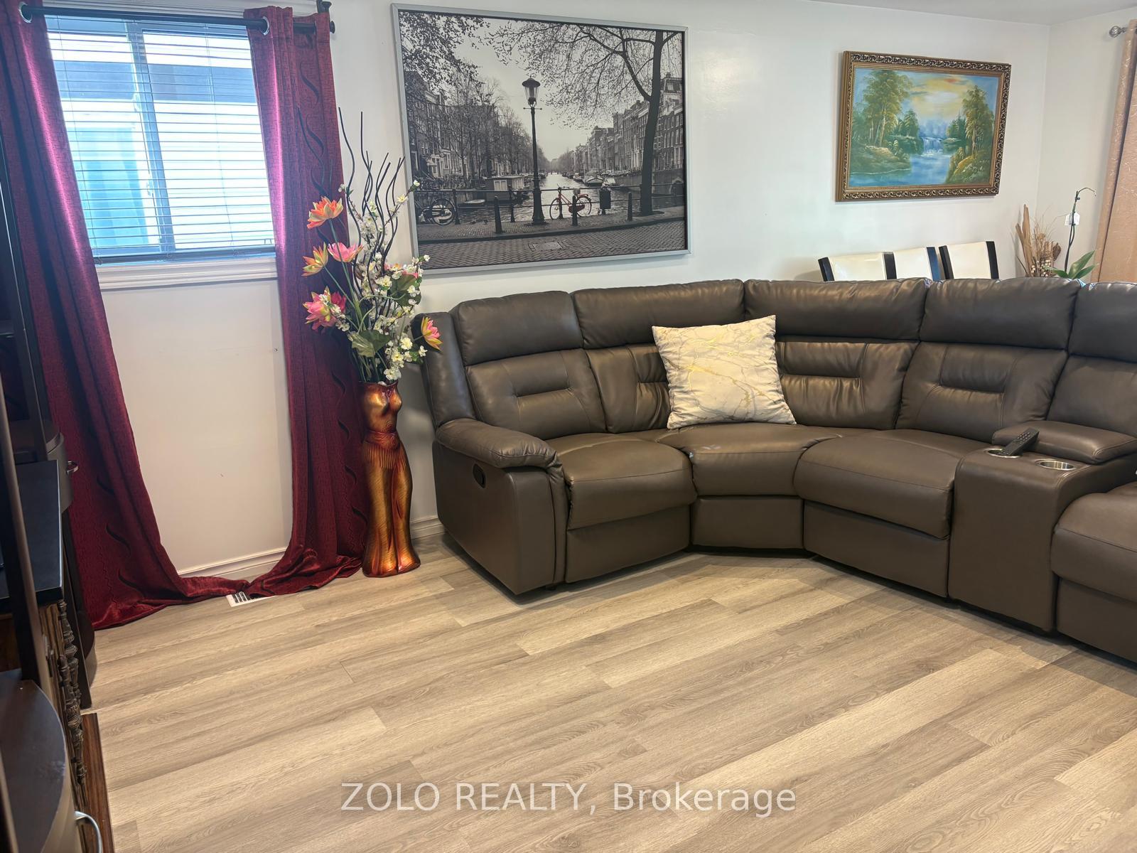Photo 6 of 147 Burns Circle, Barrie, Letitia Heights — HOMEH
