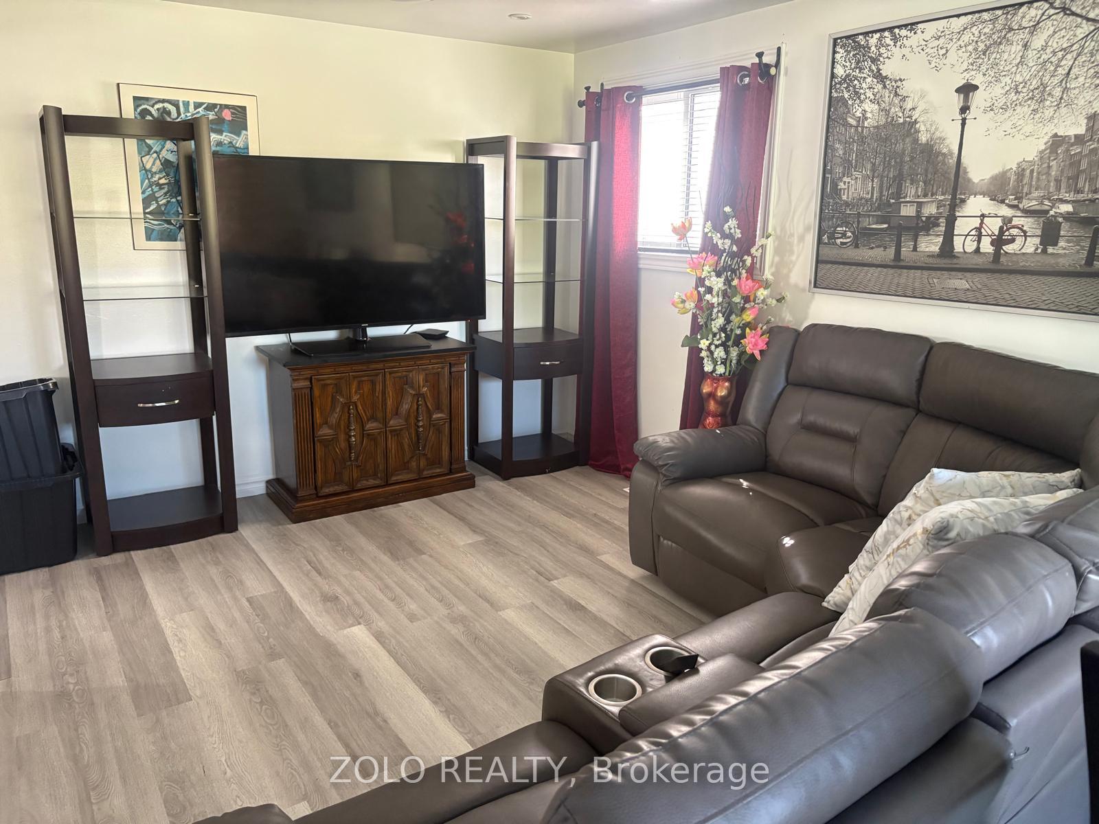 Photo 7 of 147 Burns Circle, Barrie, Letitia Heights — HOMEH