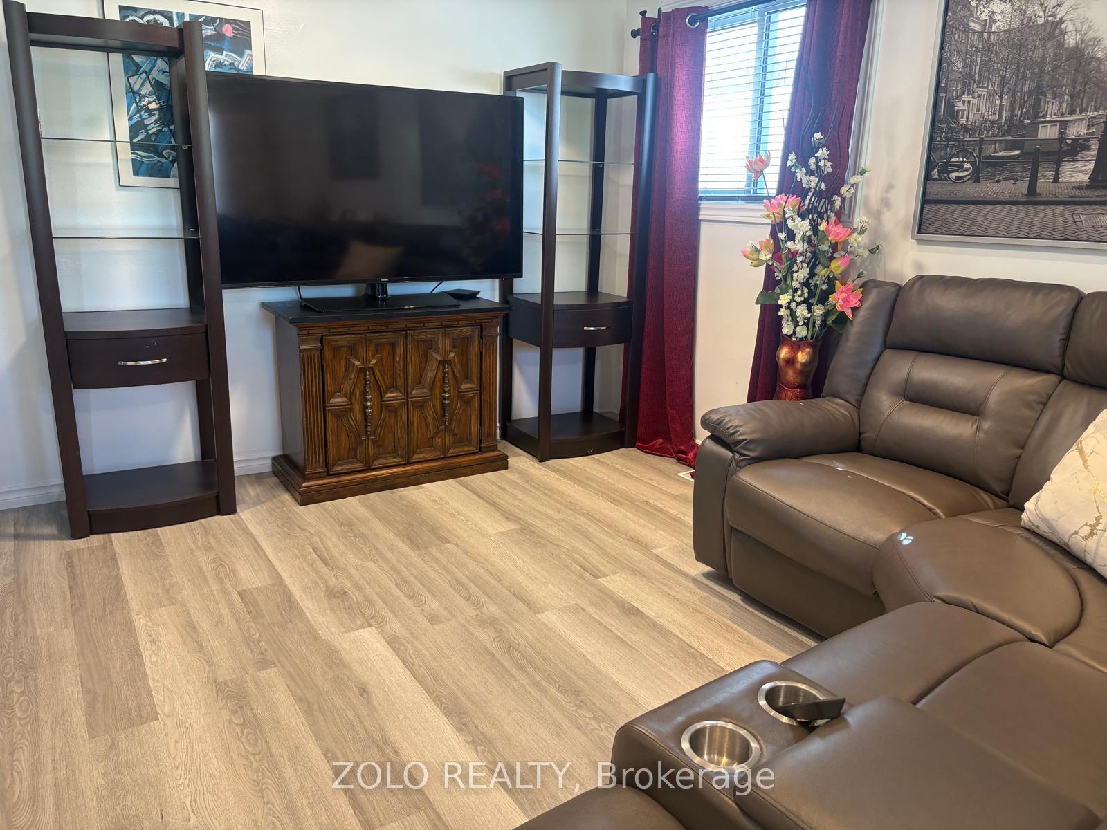 Photo 8 of 147 Burns Circle, Barrie, Letitia Heights — HOMEH