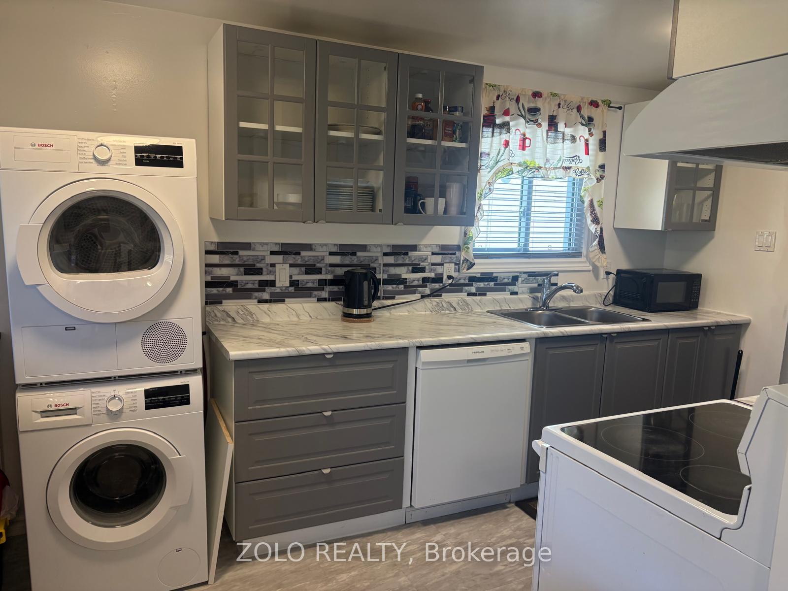 Photo 10 of 147 Burns Circle, Barrie, Letitia Heights — HOMEH