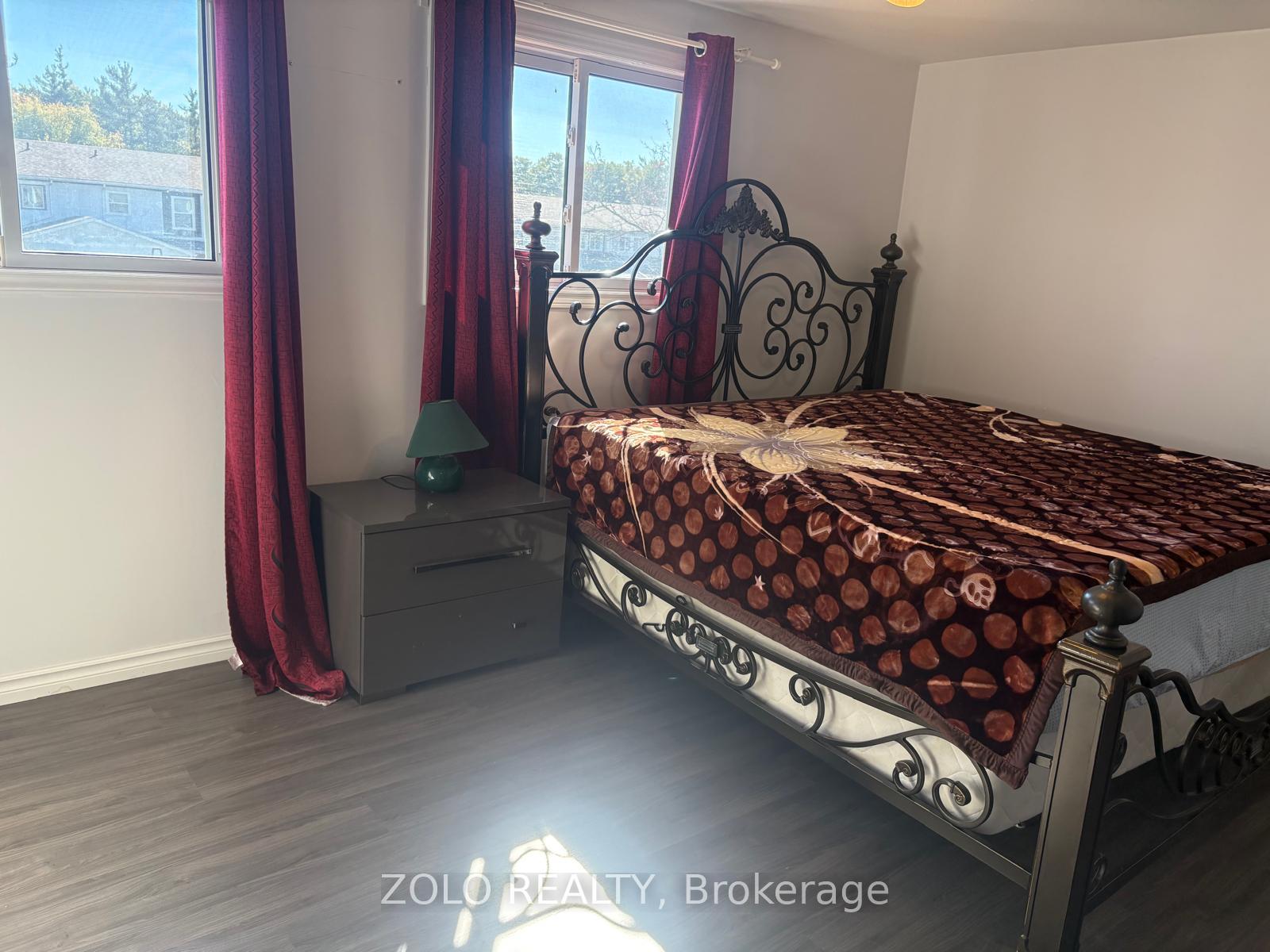 Photo 19 of 147 Burns Circle, Barrie, Letitia Heights — HOMEH
