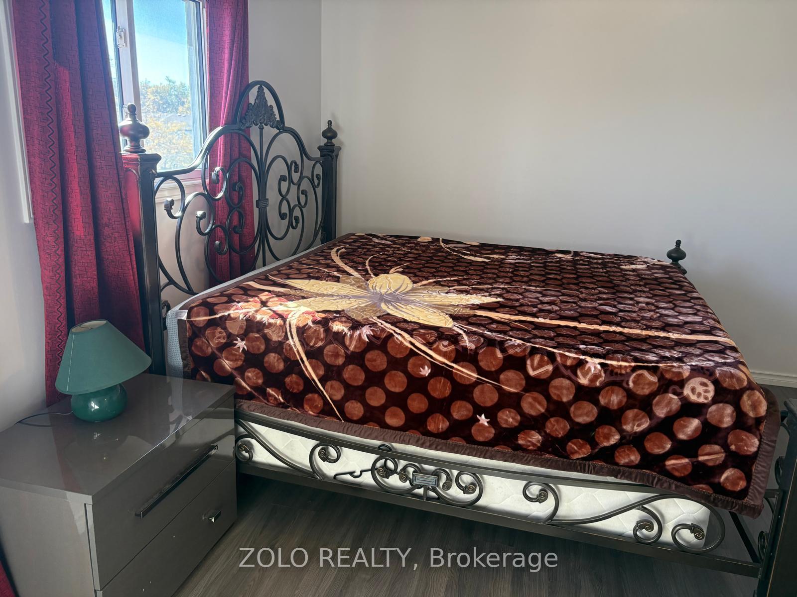 Photo 20 of 147 Burns Circle, Barrie, Letitia Heights — HOMEH