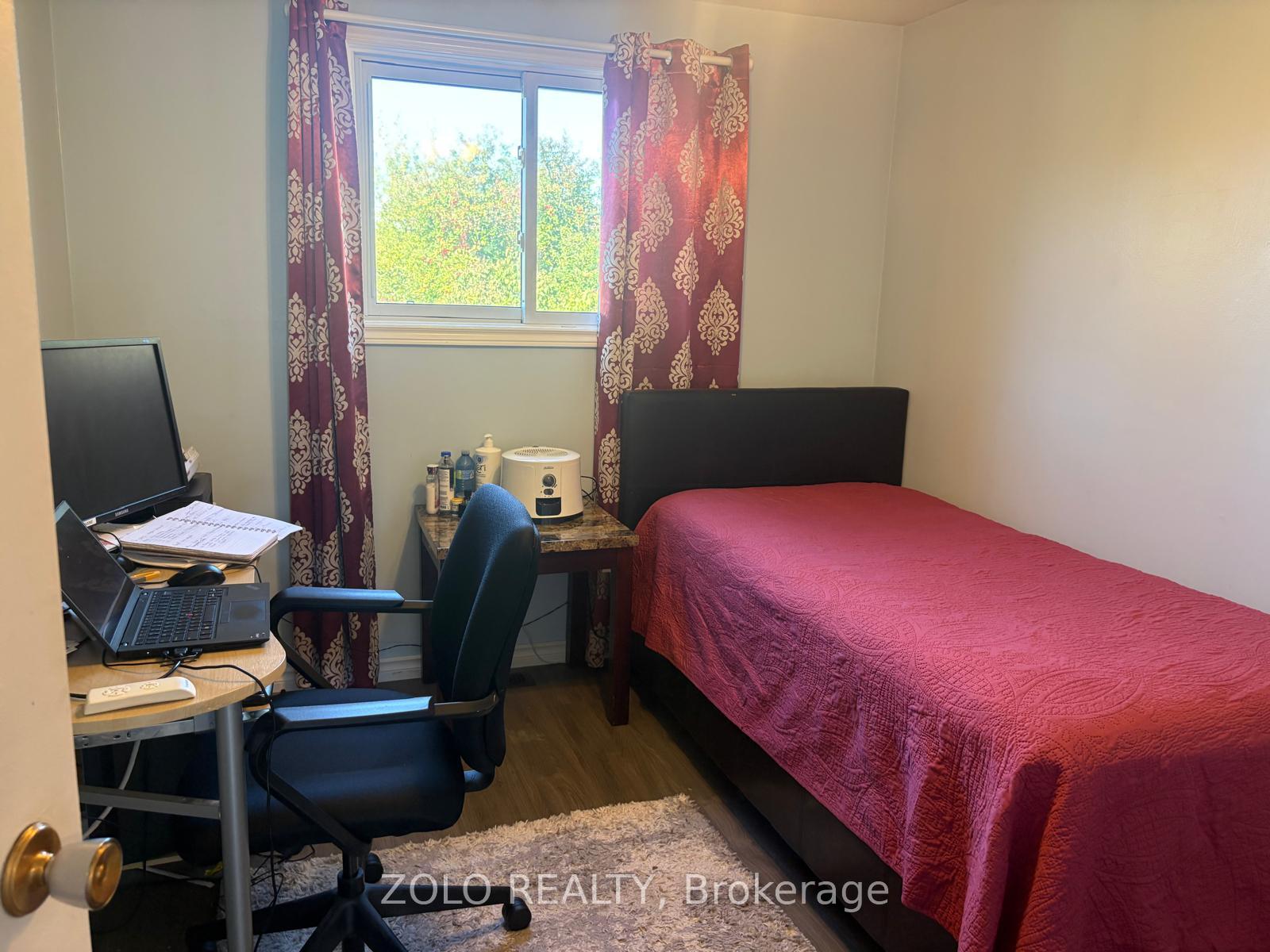 Photo 21 of 147 Burns Circle, Barrie, Letitia Heights — HOMEH
