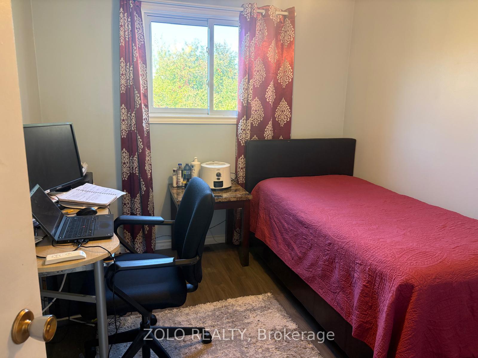 Photo 22 of 147 Burns Circle, Barrie, Letitia Heights — HOMEH