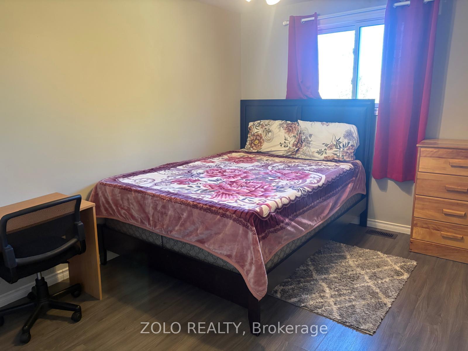 Photo 25 of 147 Burns Circle, Barrie, Letitia Heights — HOMEH