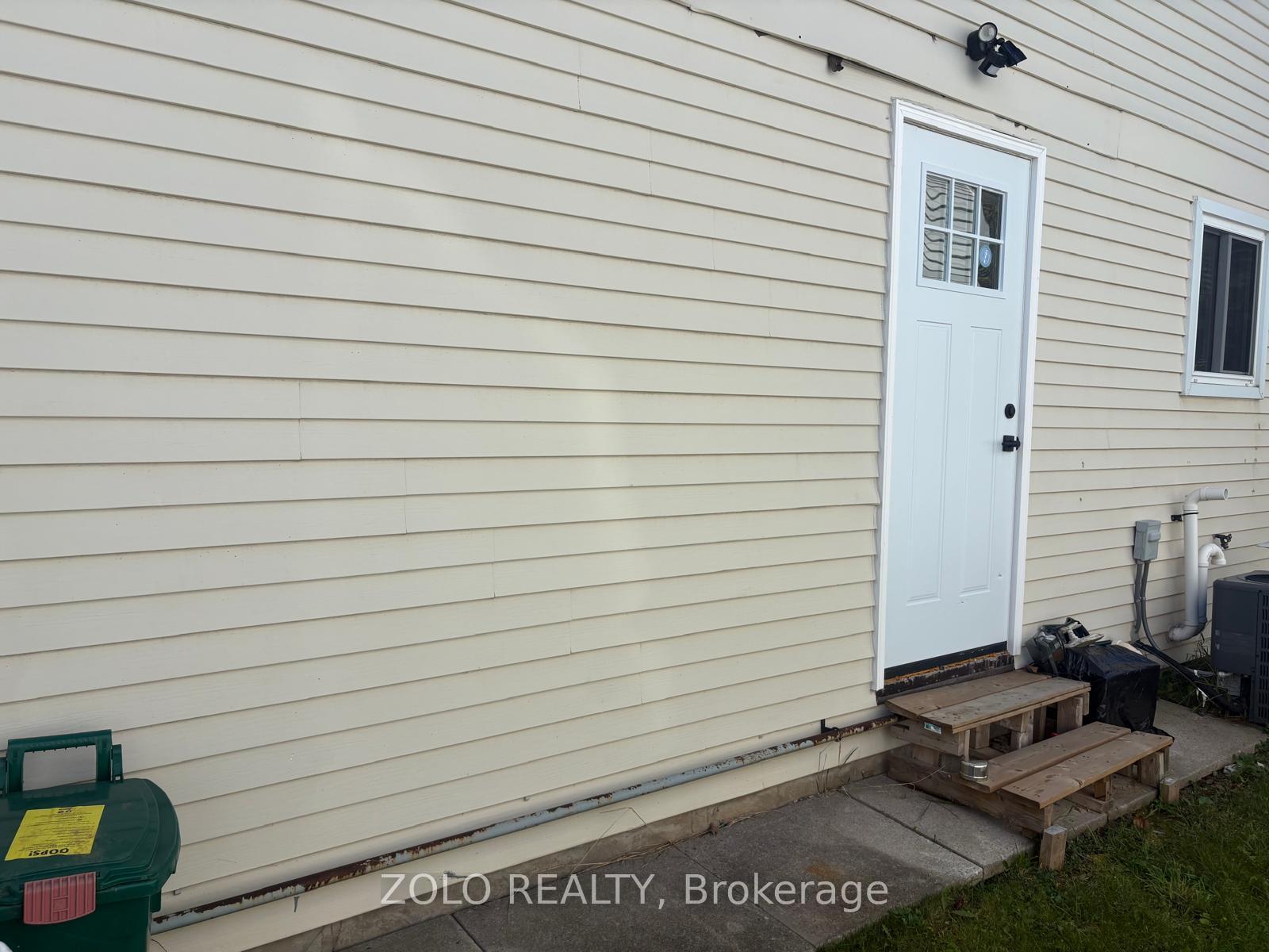 Photo 34 of 147 Burns Circle, Barrie, Letitia Heights — HOMEH