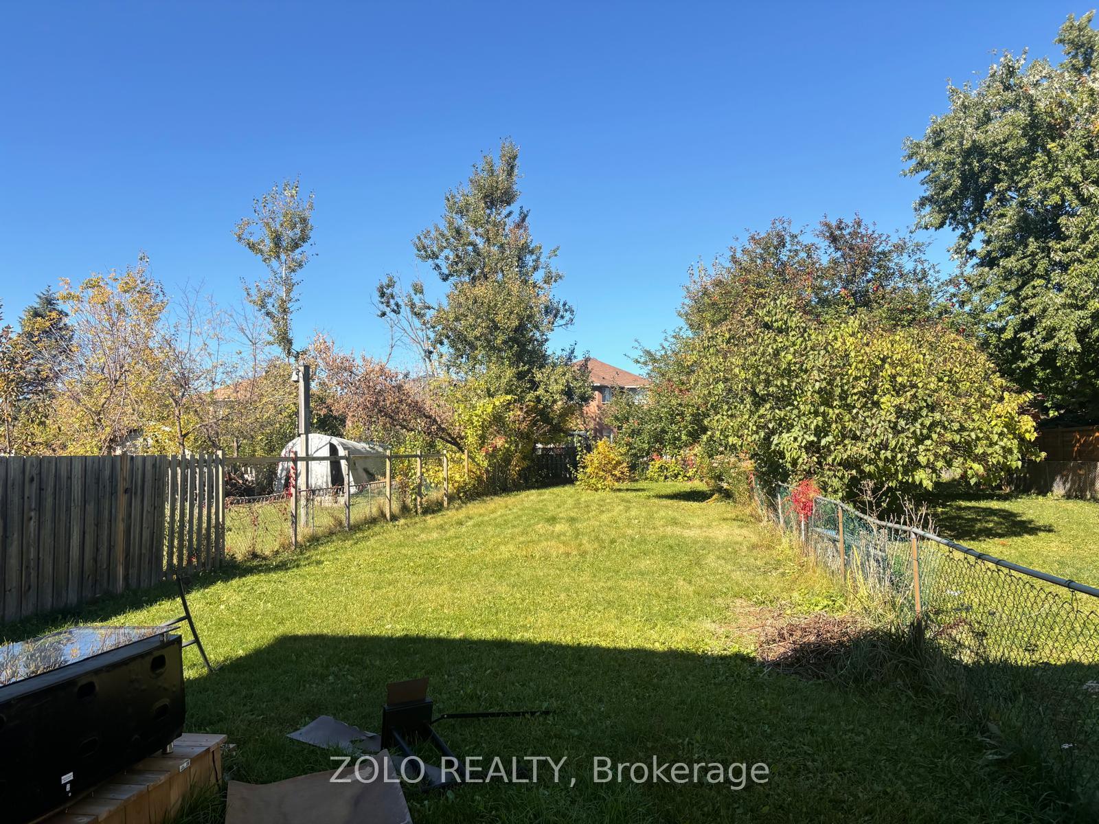 Photo 35 of 147 Burns Circle, Barrie, Letitia Heights — HOMEH