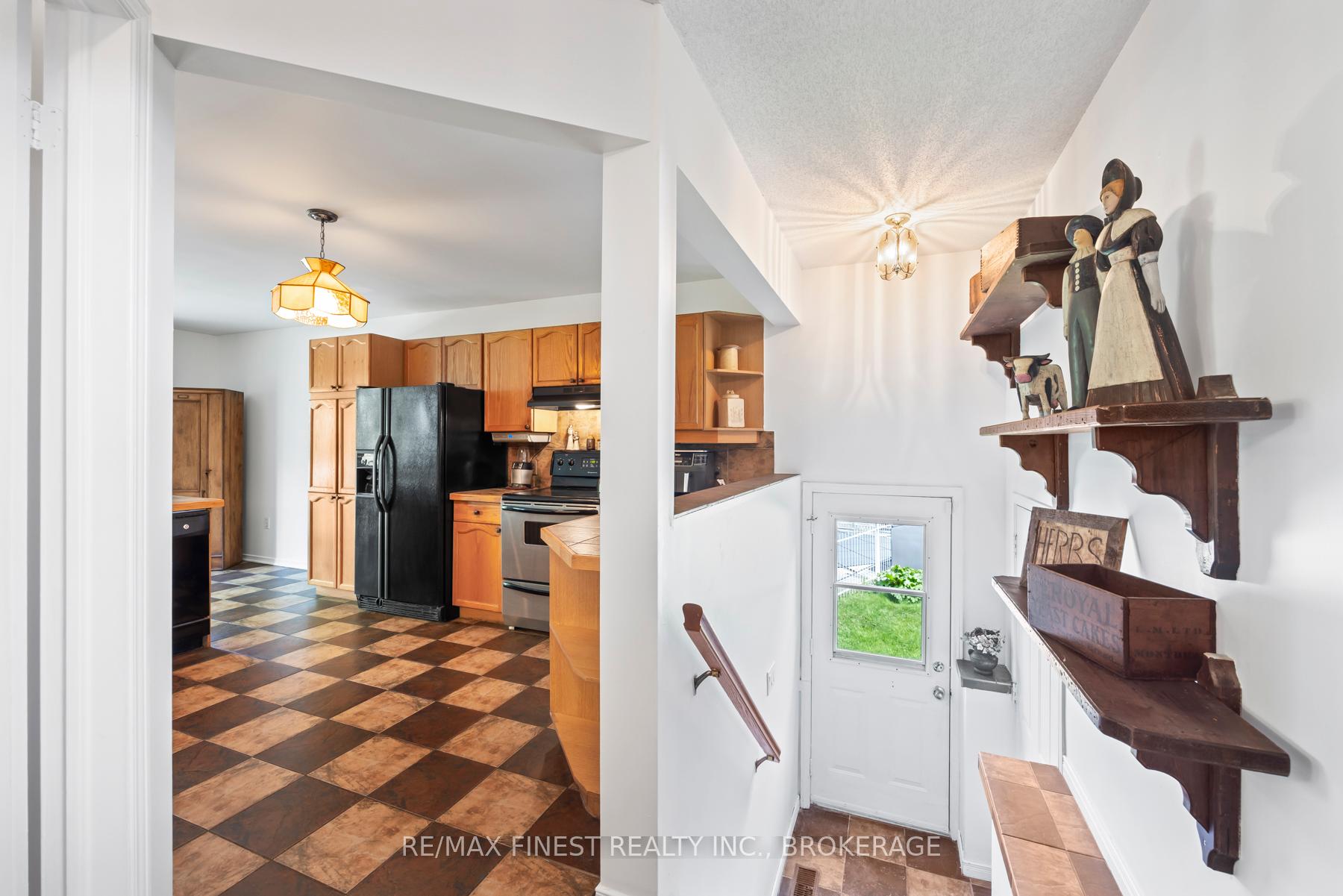 Photo 23 of 941 Malvern Terrace, Kingston, North of Taylor-Kidd Blvd — HOMEH