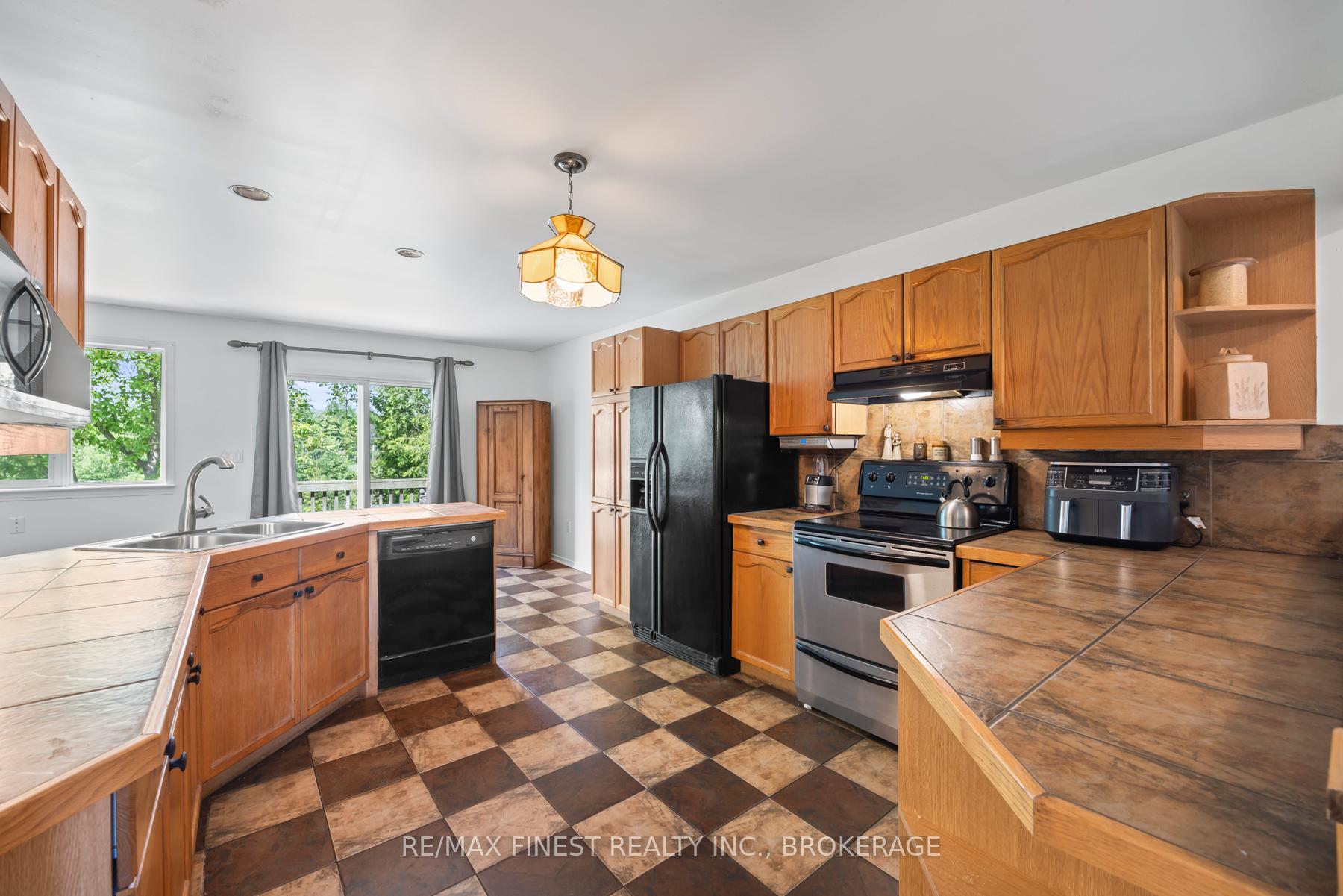 Photo 24 of 941 Malvern Terrace, Kingston, North of Taylor-Kidd Blvd — HOMEH